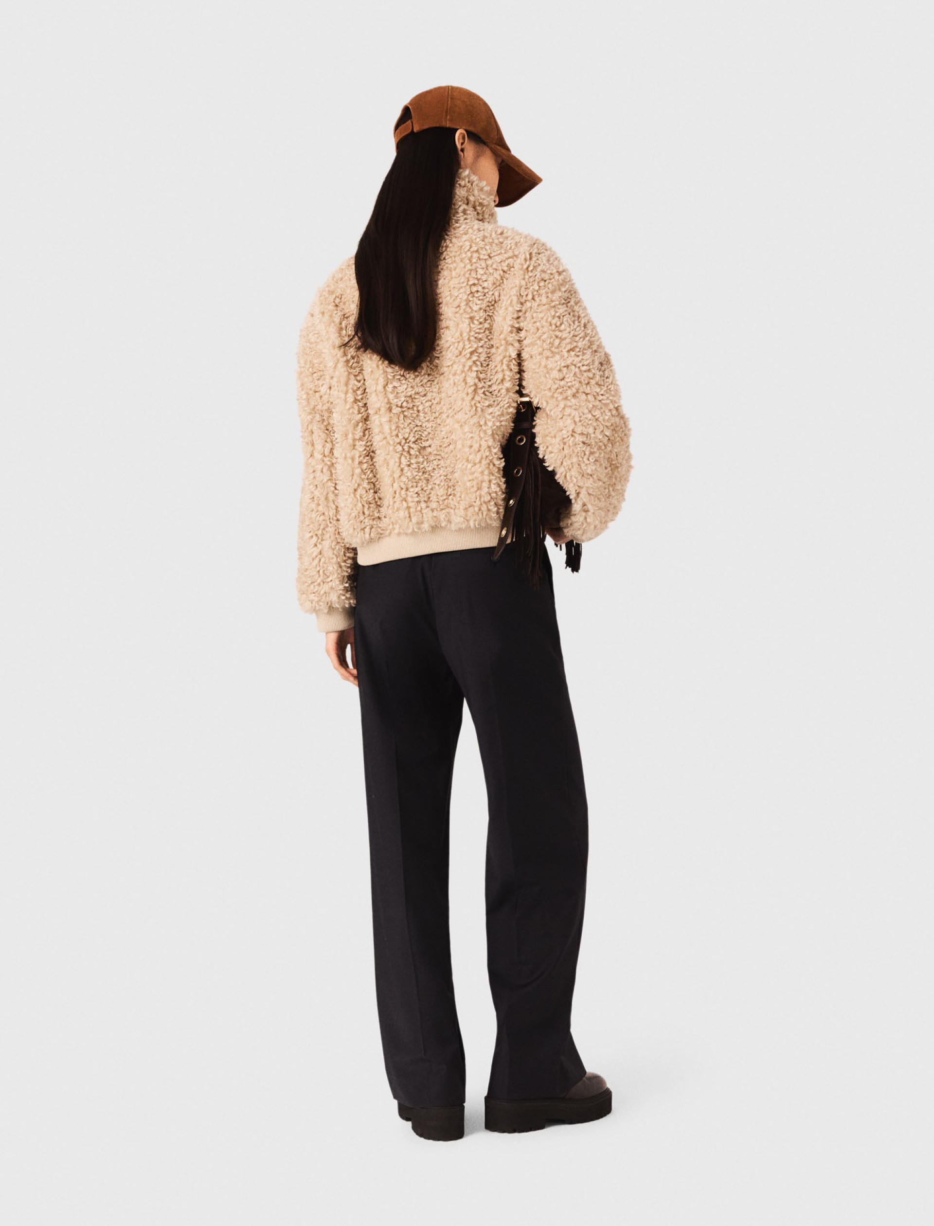 Жіноча коротка куртка з букле