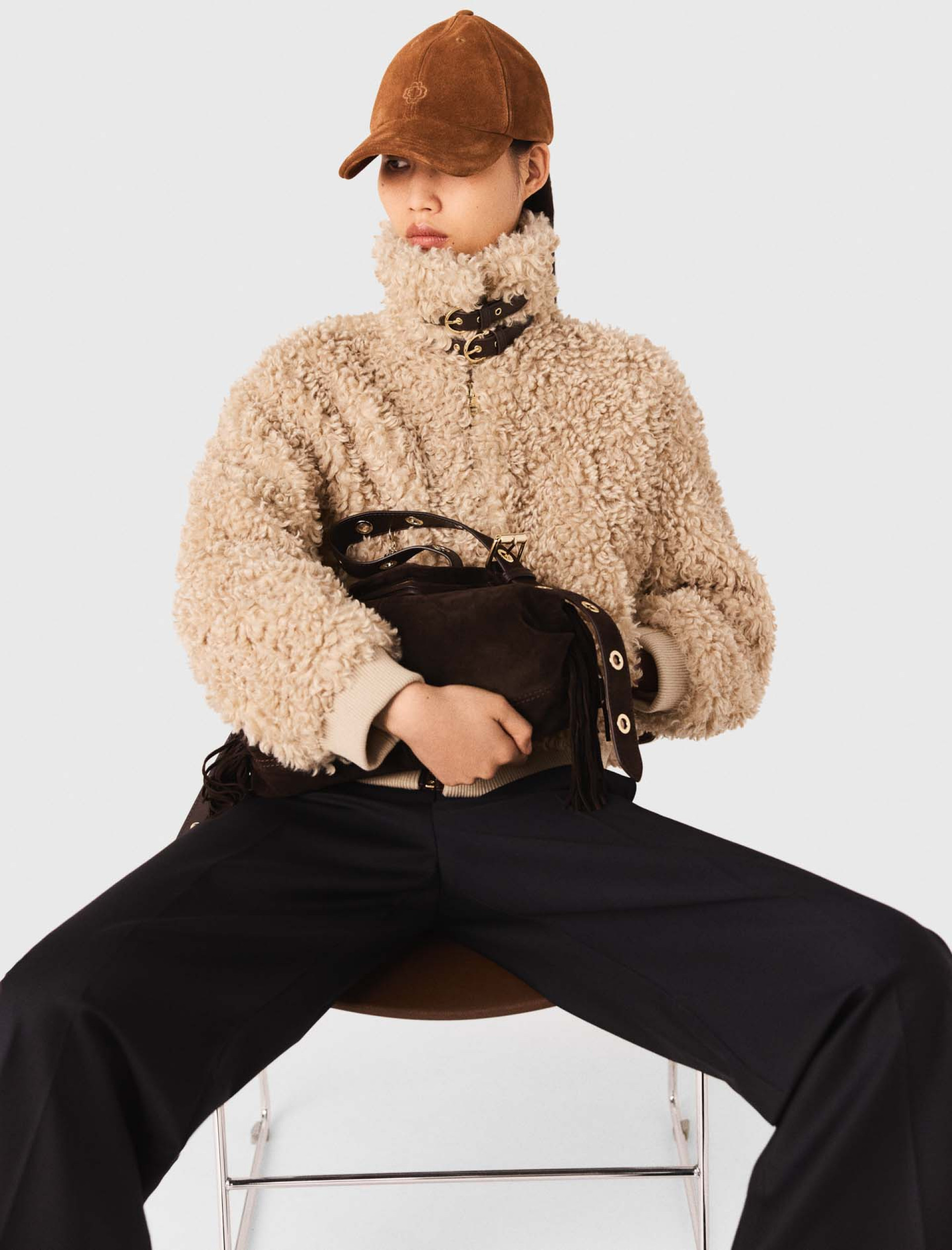 Жіноча коротка куртка з букле