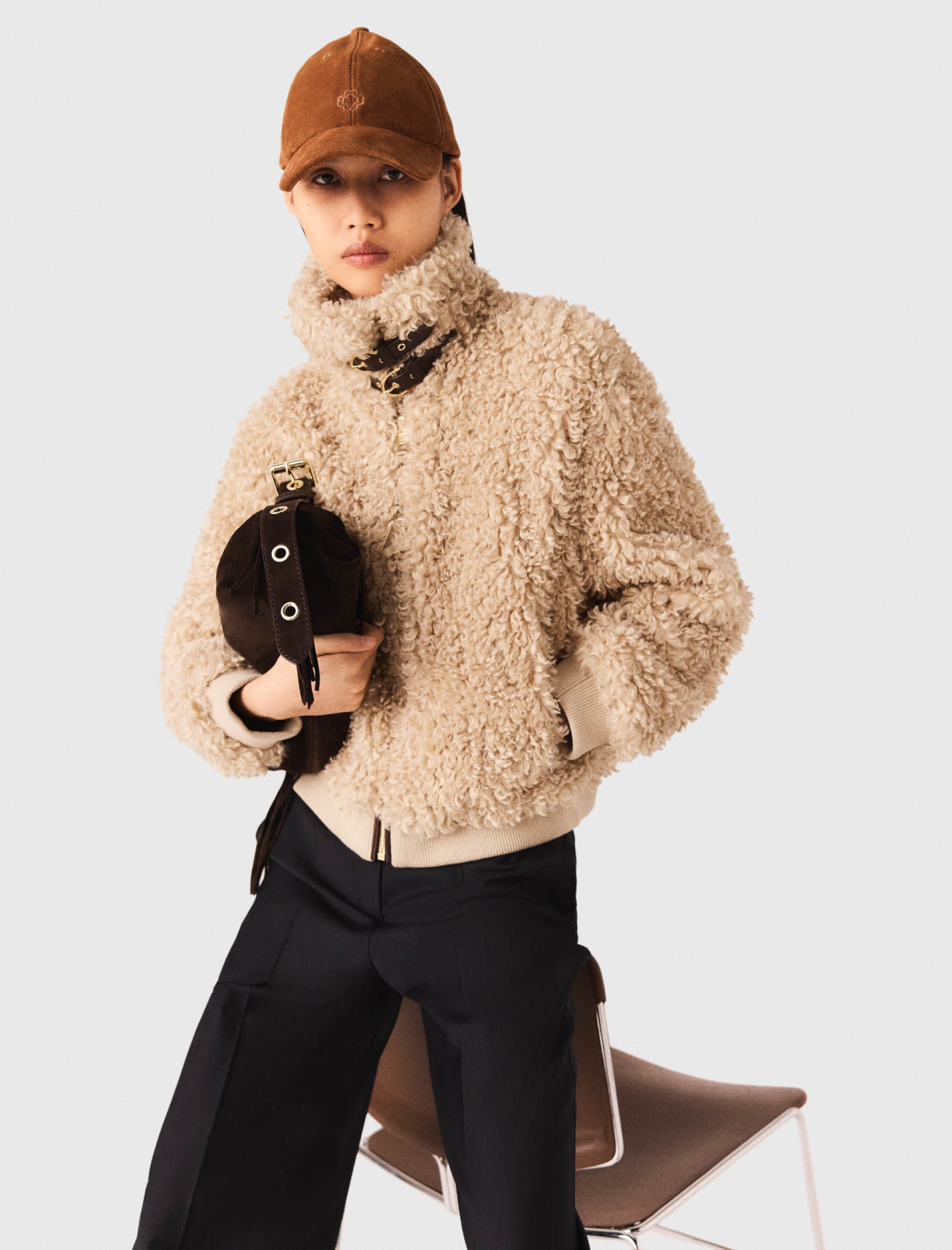 Жіноча коротка куртка з букле