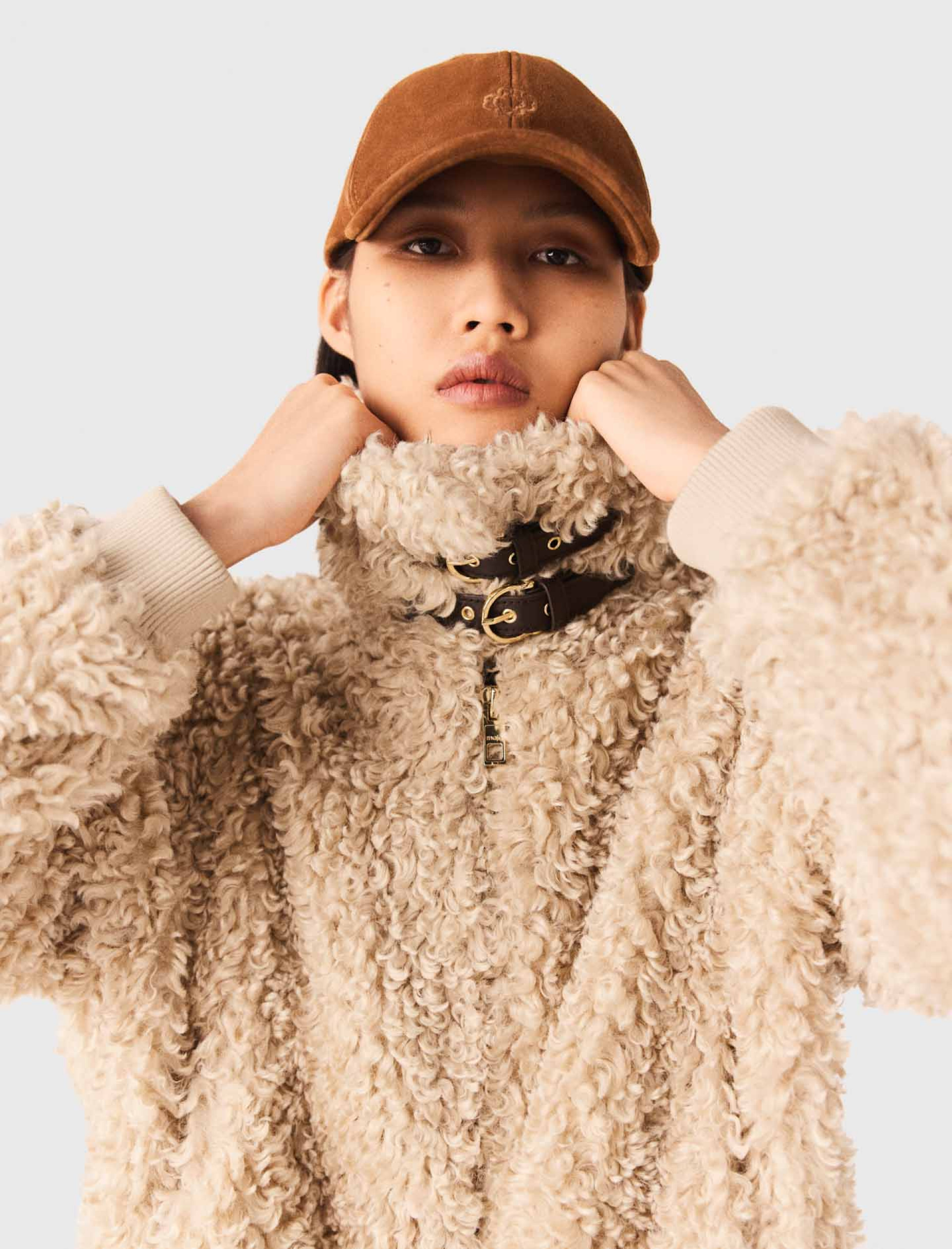 Жіноча коротка куртка з букле