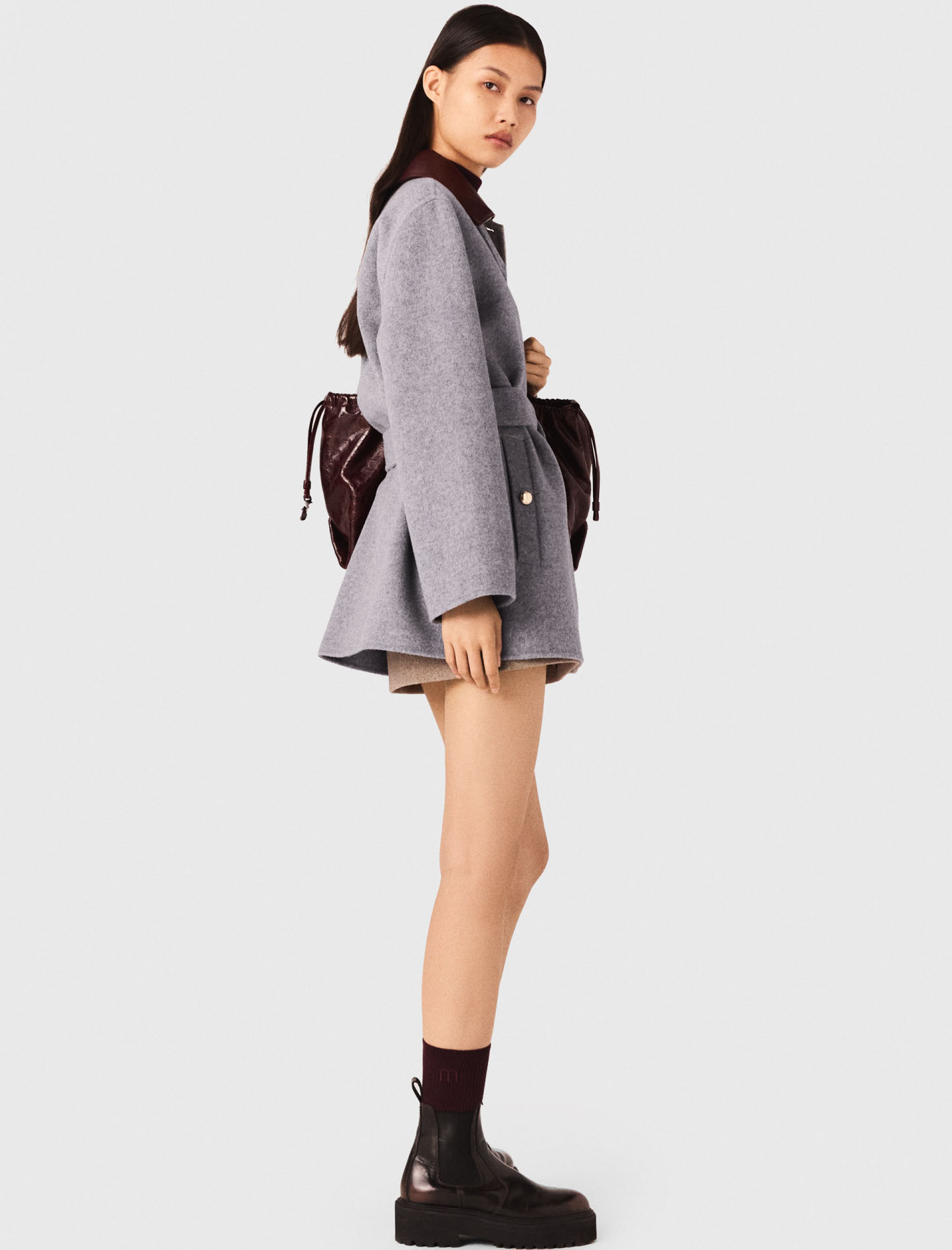 Женское короткое пальто с контрастным воротником