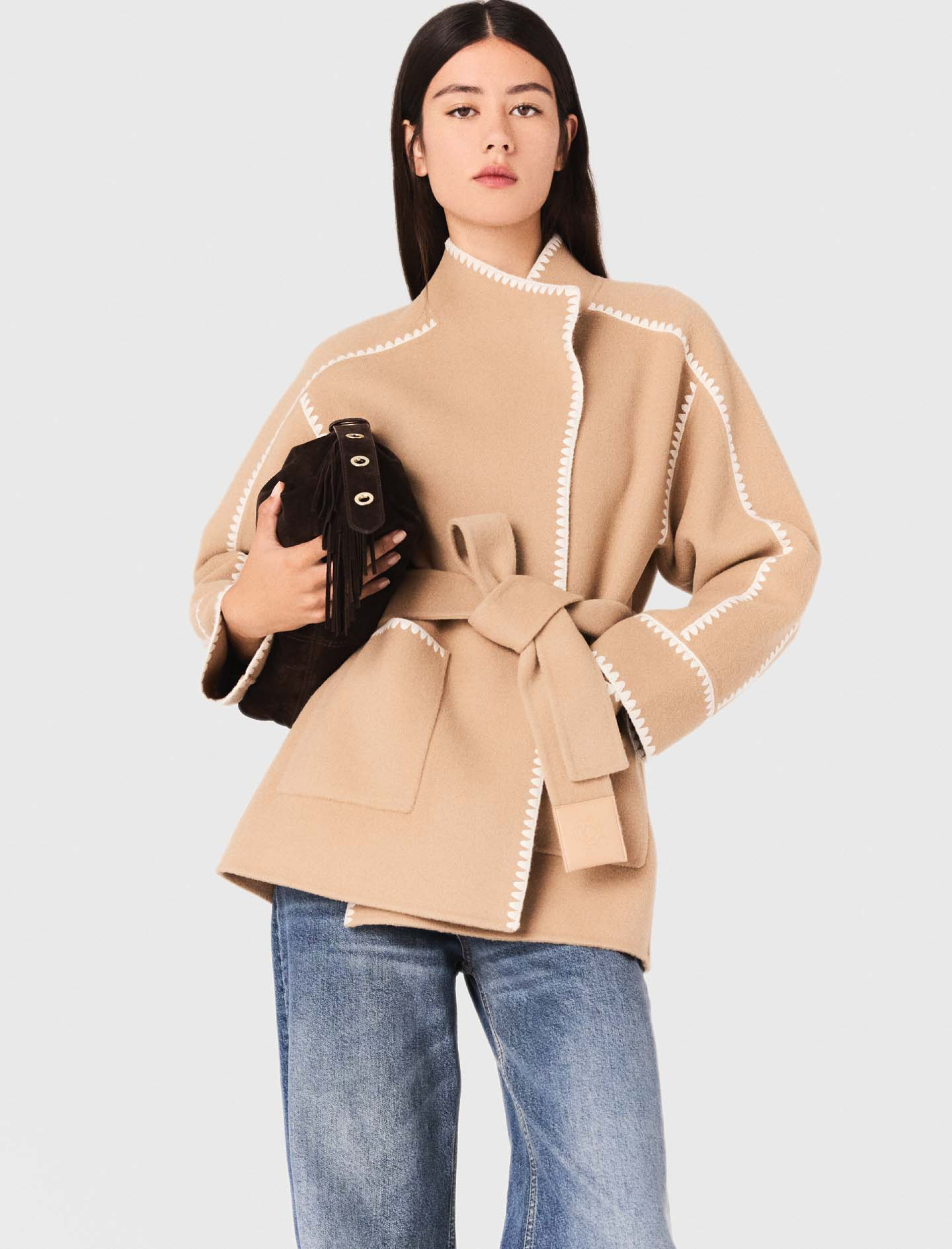 Женское короткое пальто с контрастной окантовкой Женское короткое пальто с контрастной окантовкой