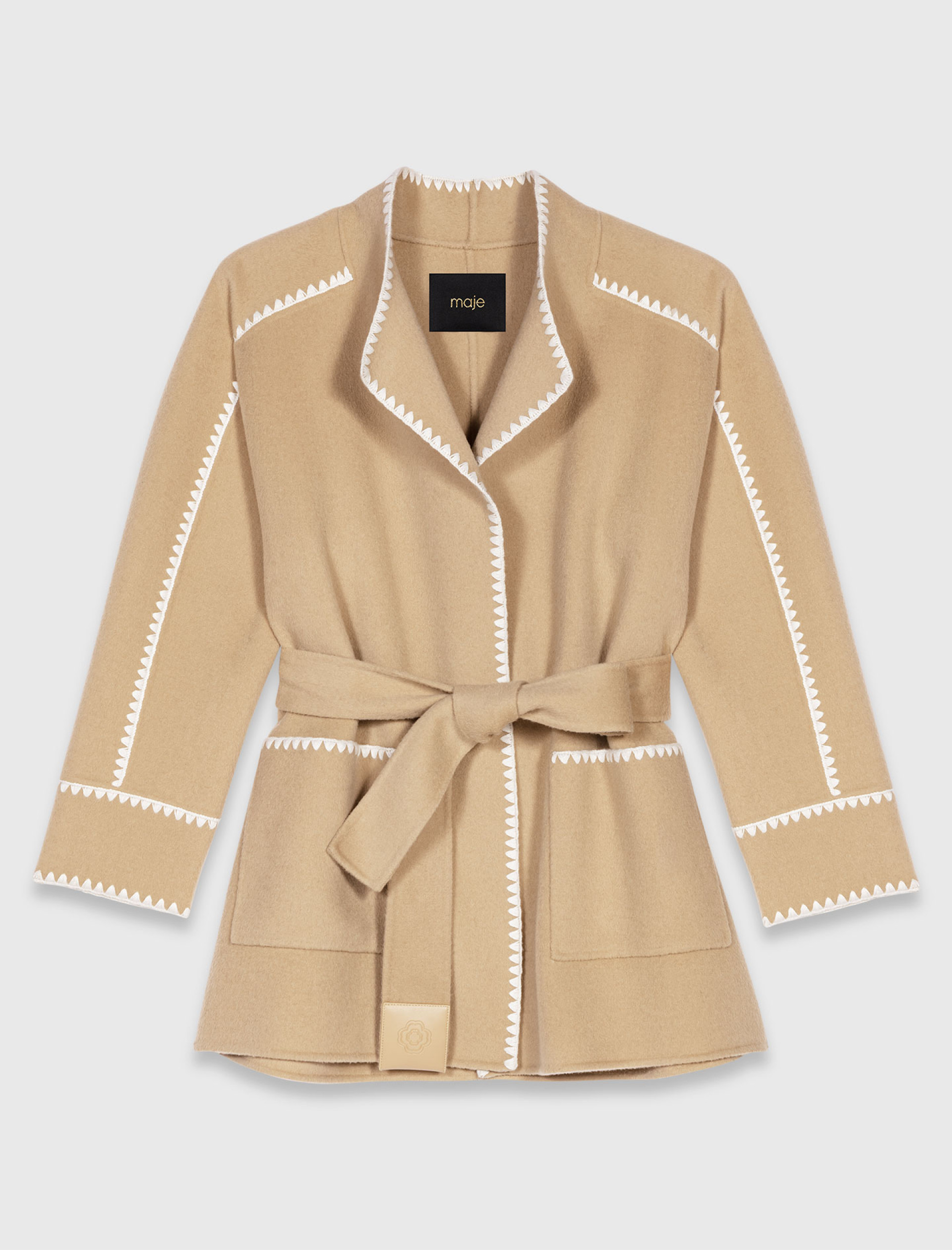 Женское короткое пальто с контрастной окантовкой Женское короткое пальто с контрастной окантовкой