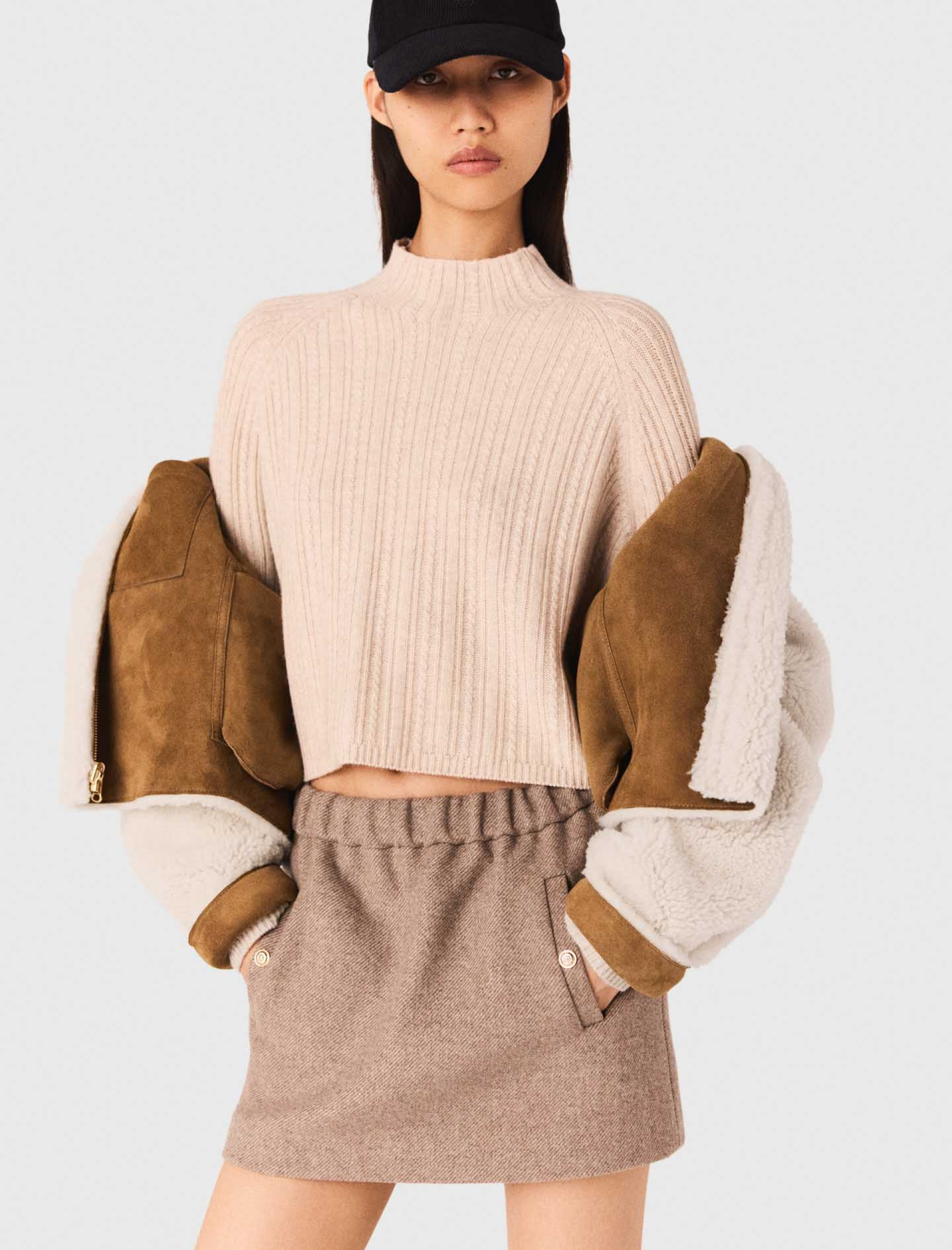 Жіноча коротка двостороння дублянка Жіноча коротка двостороння дублянка