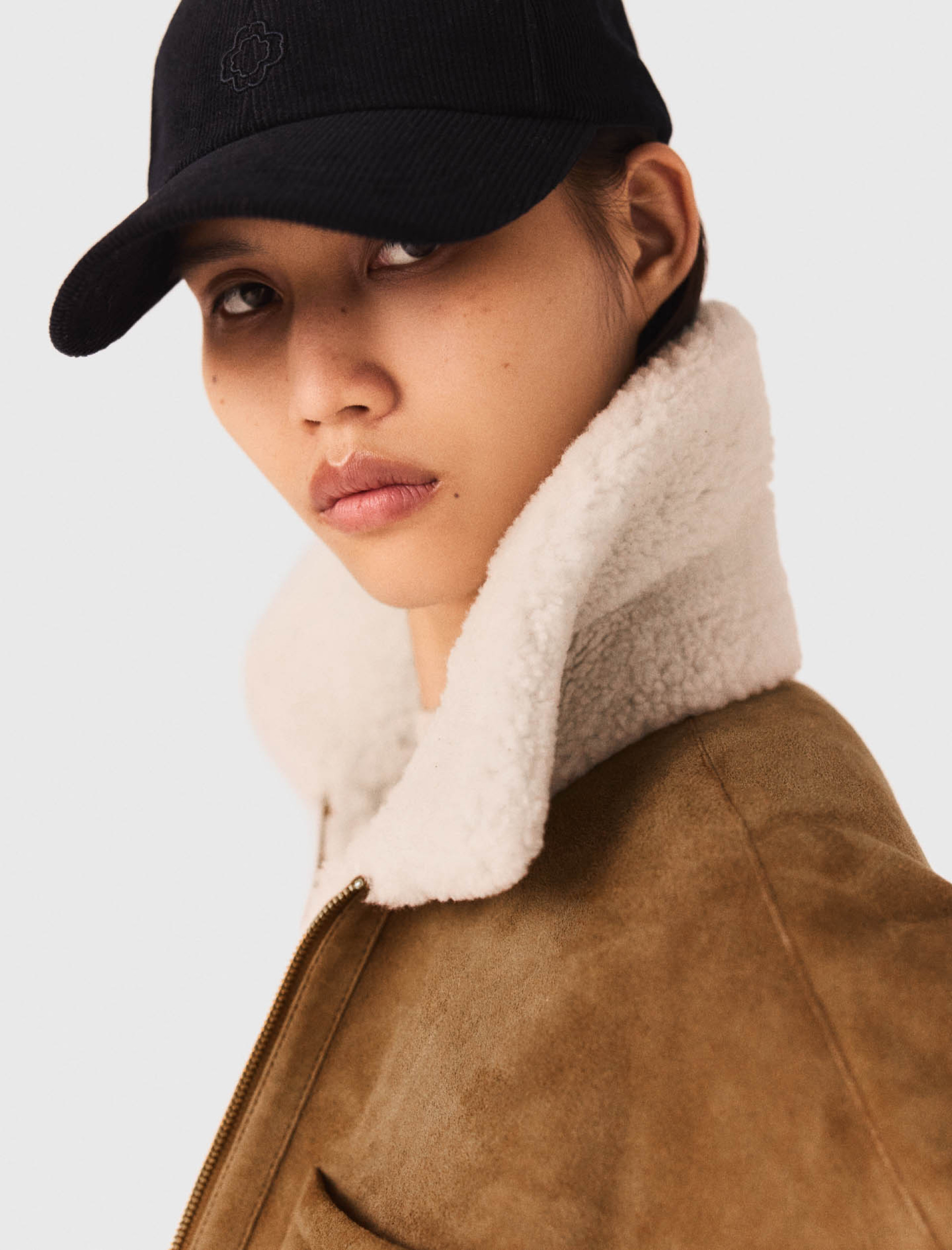 Жіноча коротка двостороння дублянка Жіноча коротка двостороння дублянка