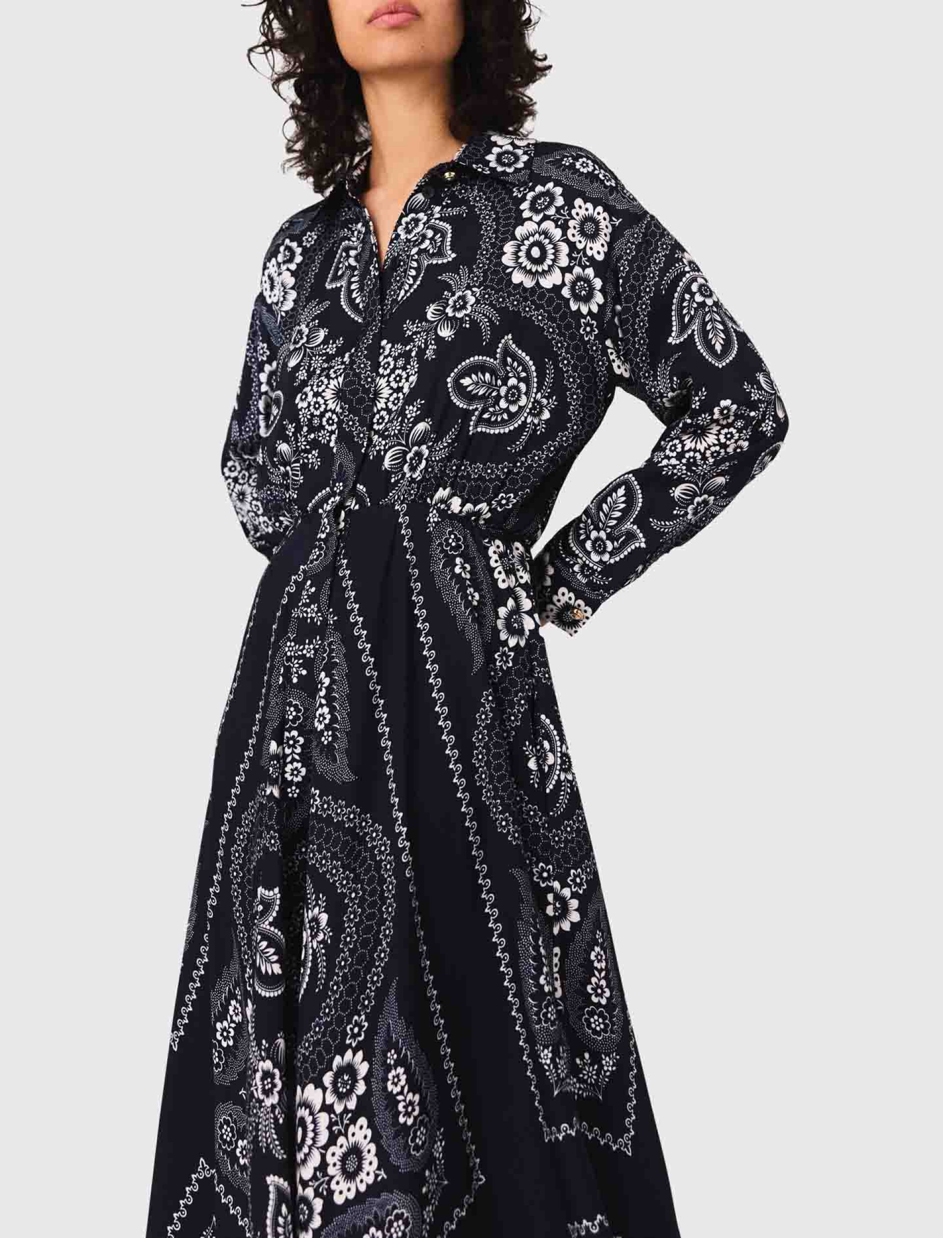 Жіноча довга струмлива сукня з принтом