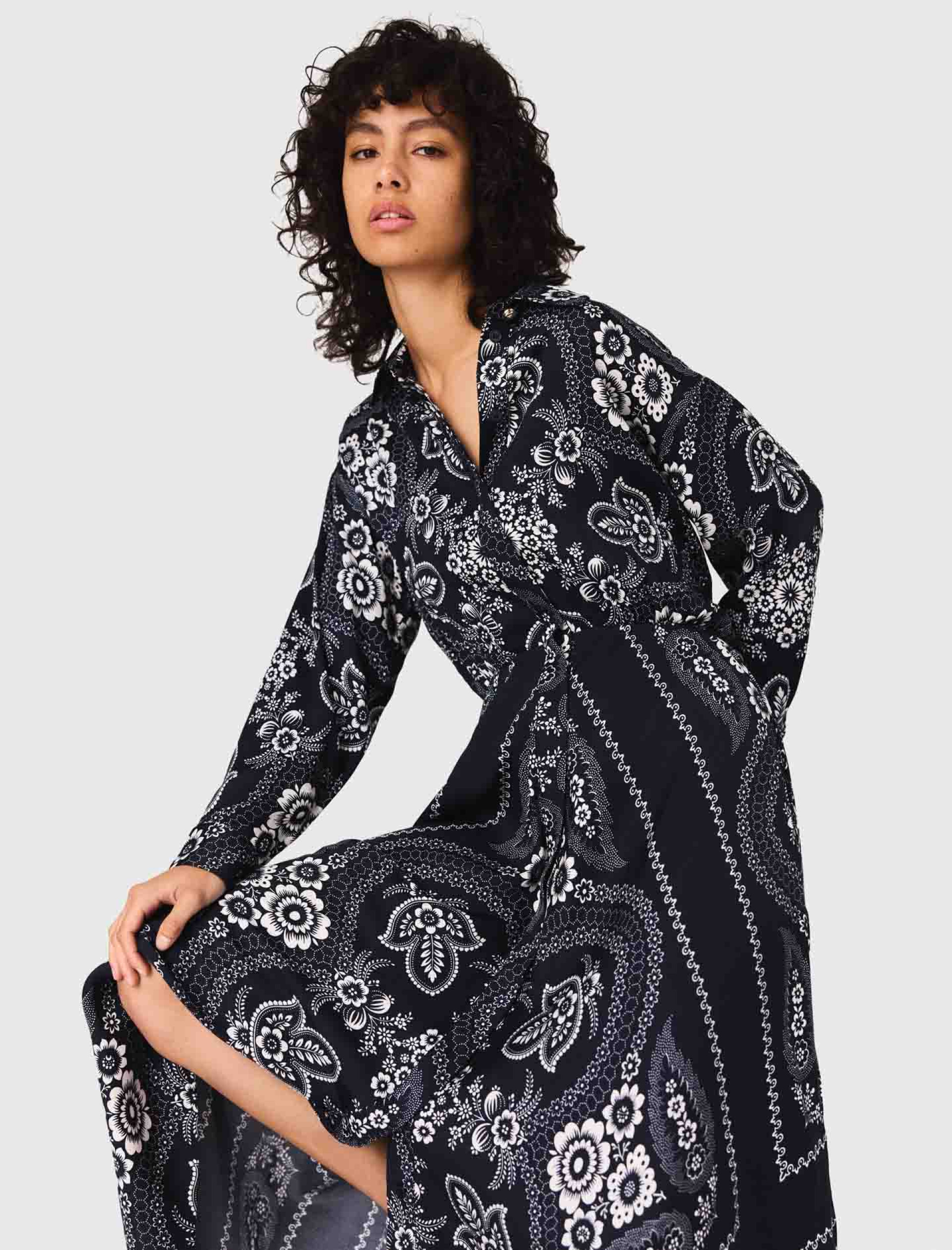 Жіноча довга струмлива сукня з принтом