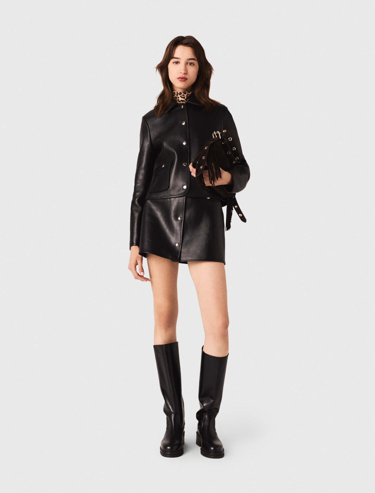 Жіноча коротка шкіряна куртка