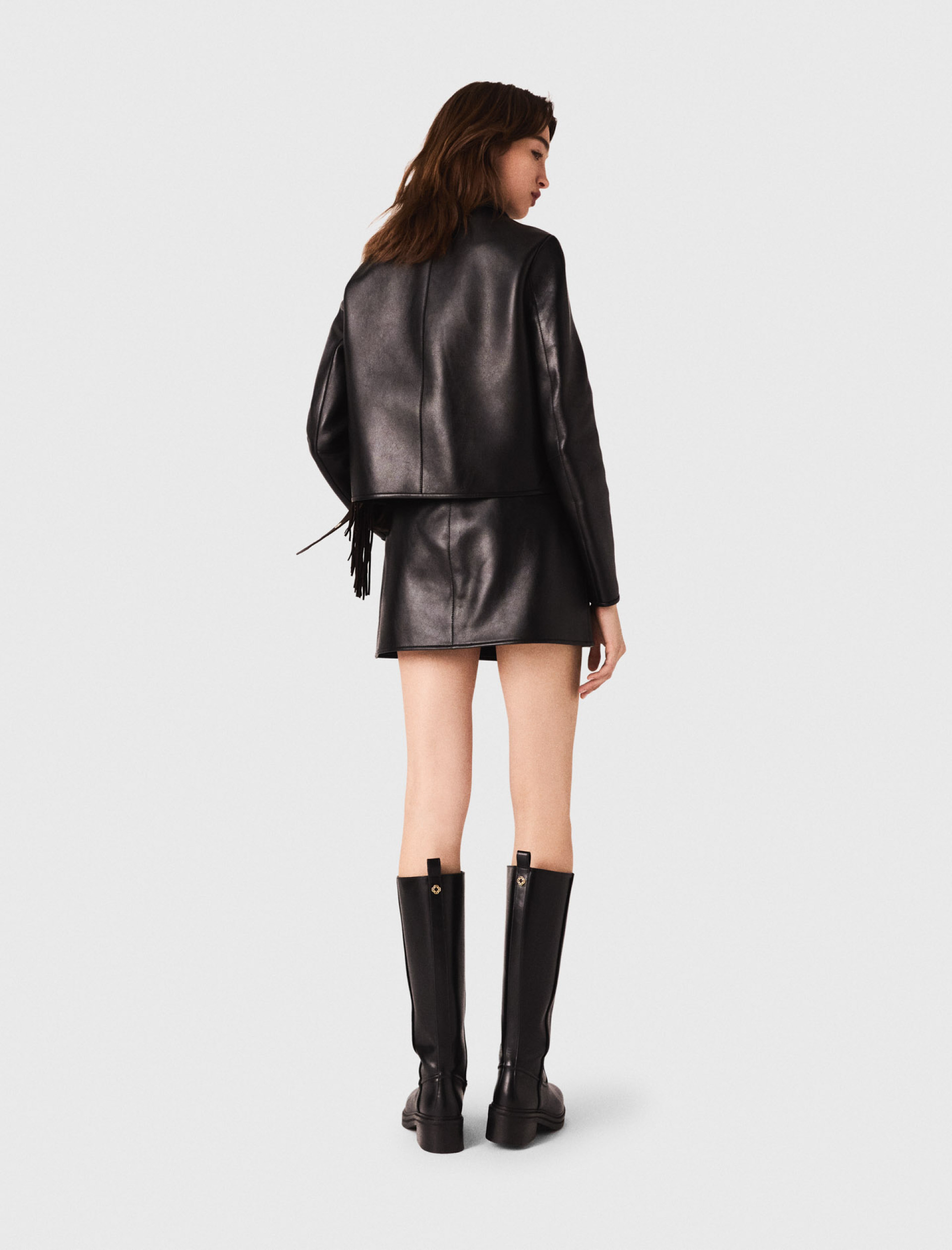 Жіноча коротка шкіряна куртка