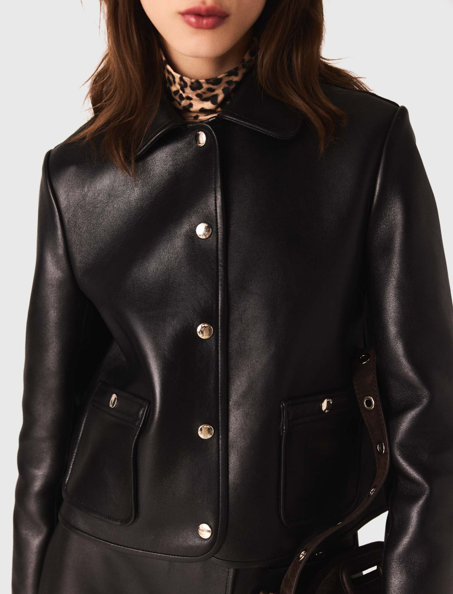 Жіноча коротка шкіряна куртка