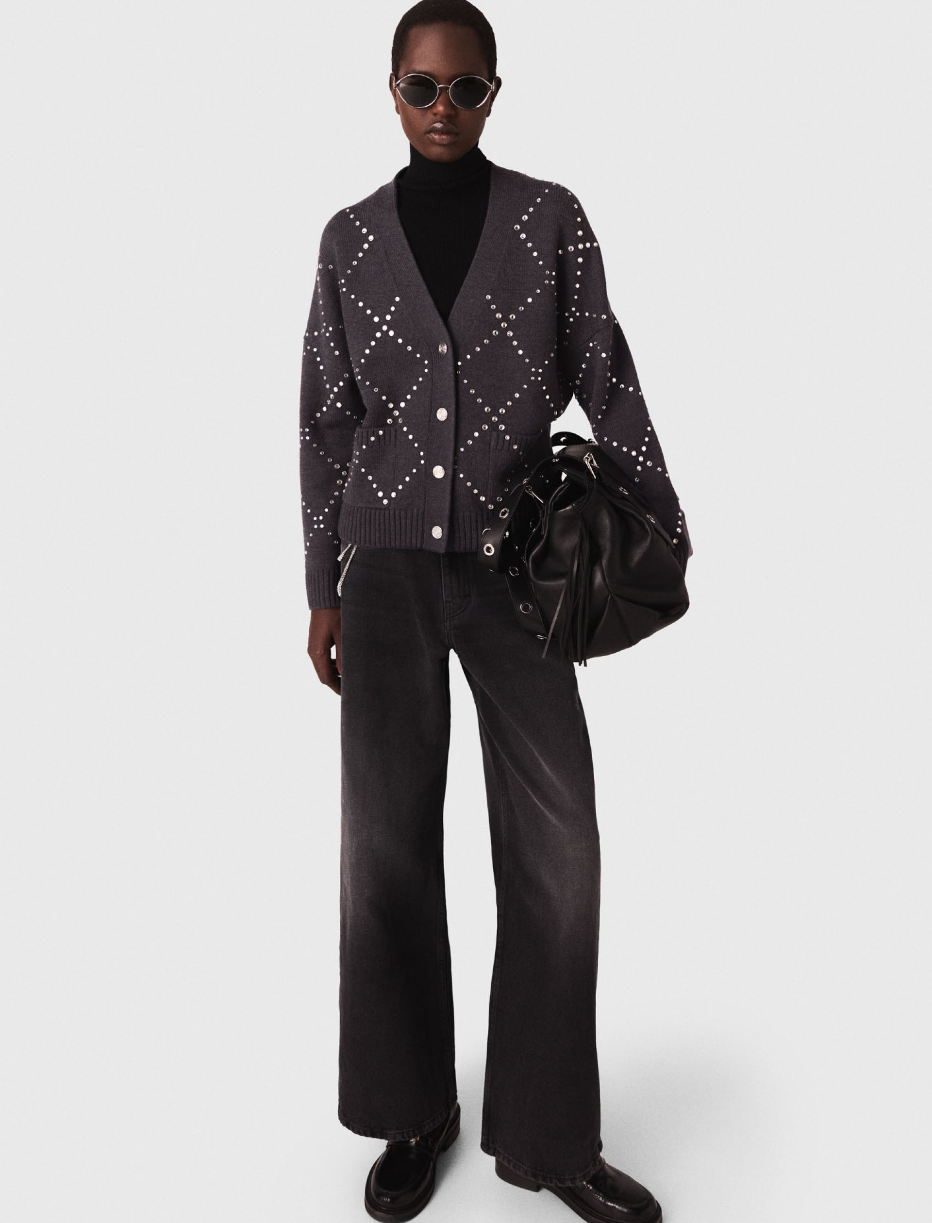 Жіночий кардиган з візерунком прикрашеним стразами