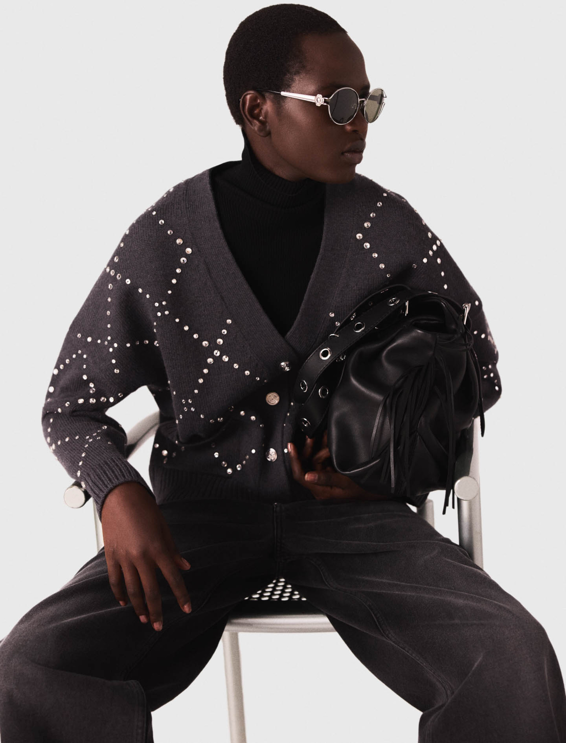 Жіночий кардиган з візерунком прикрашеним стразами