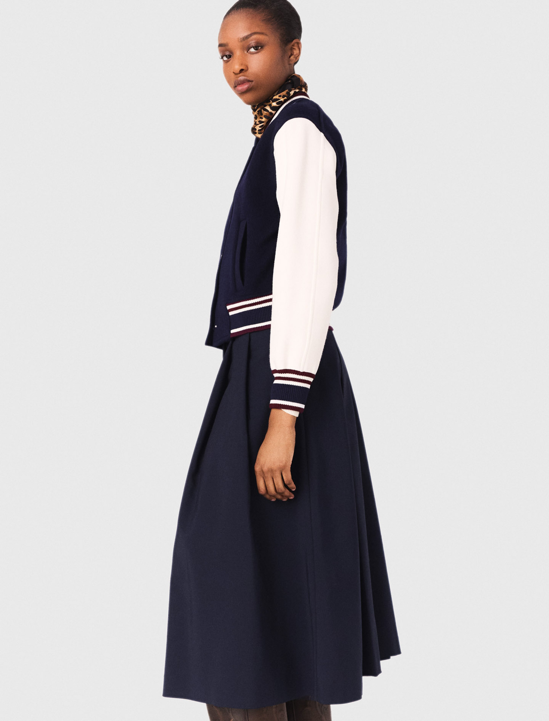 Женская синяя куртка-бомбер