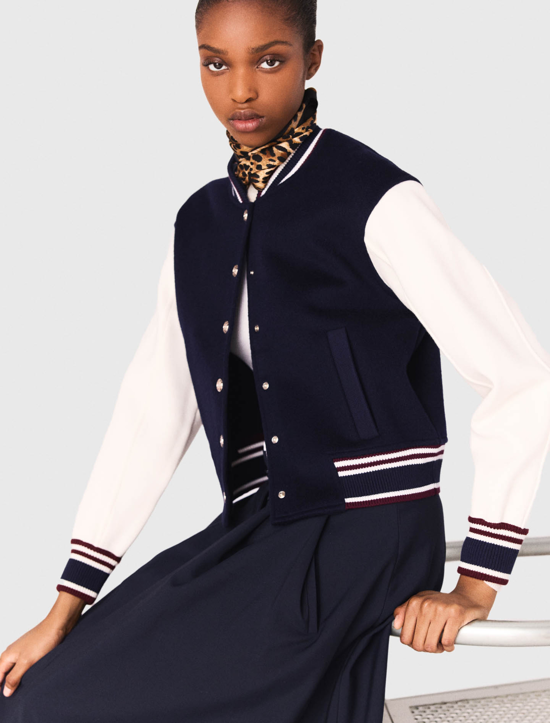 Женская синяя куртка-бомбер