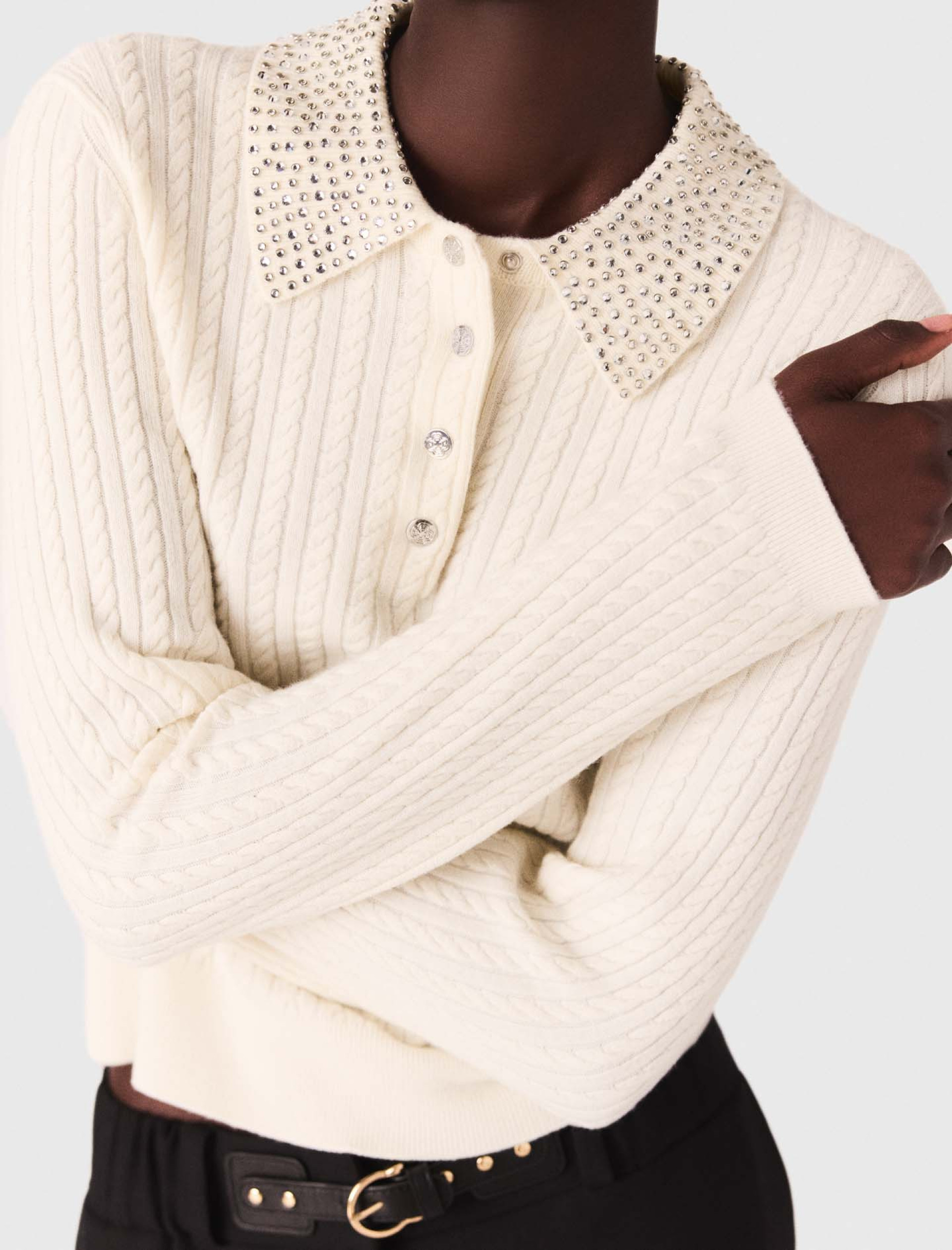 Женский джемпер-поло с воротником из стразов