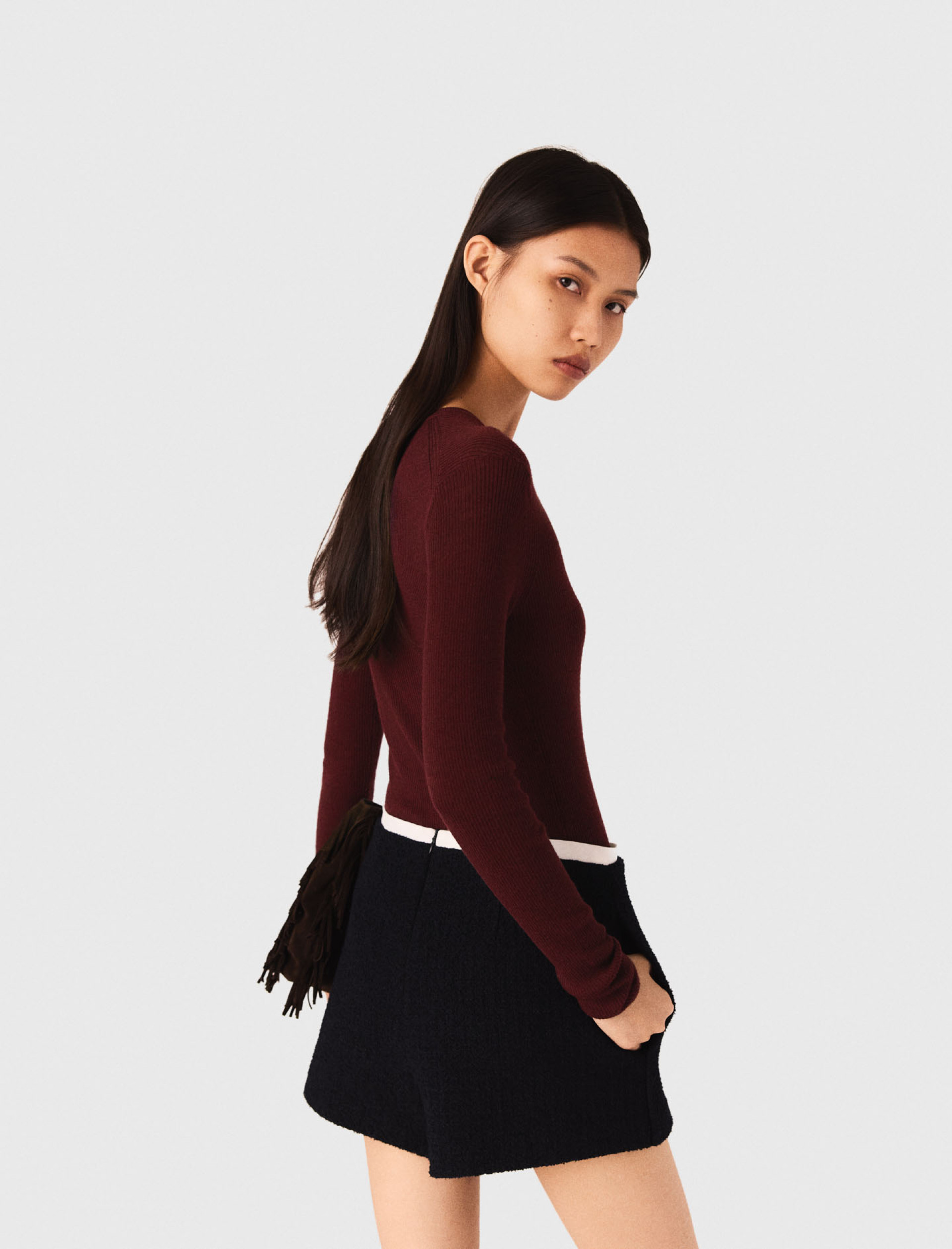 Жіночий бордовий джемпер в рубчик