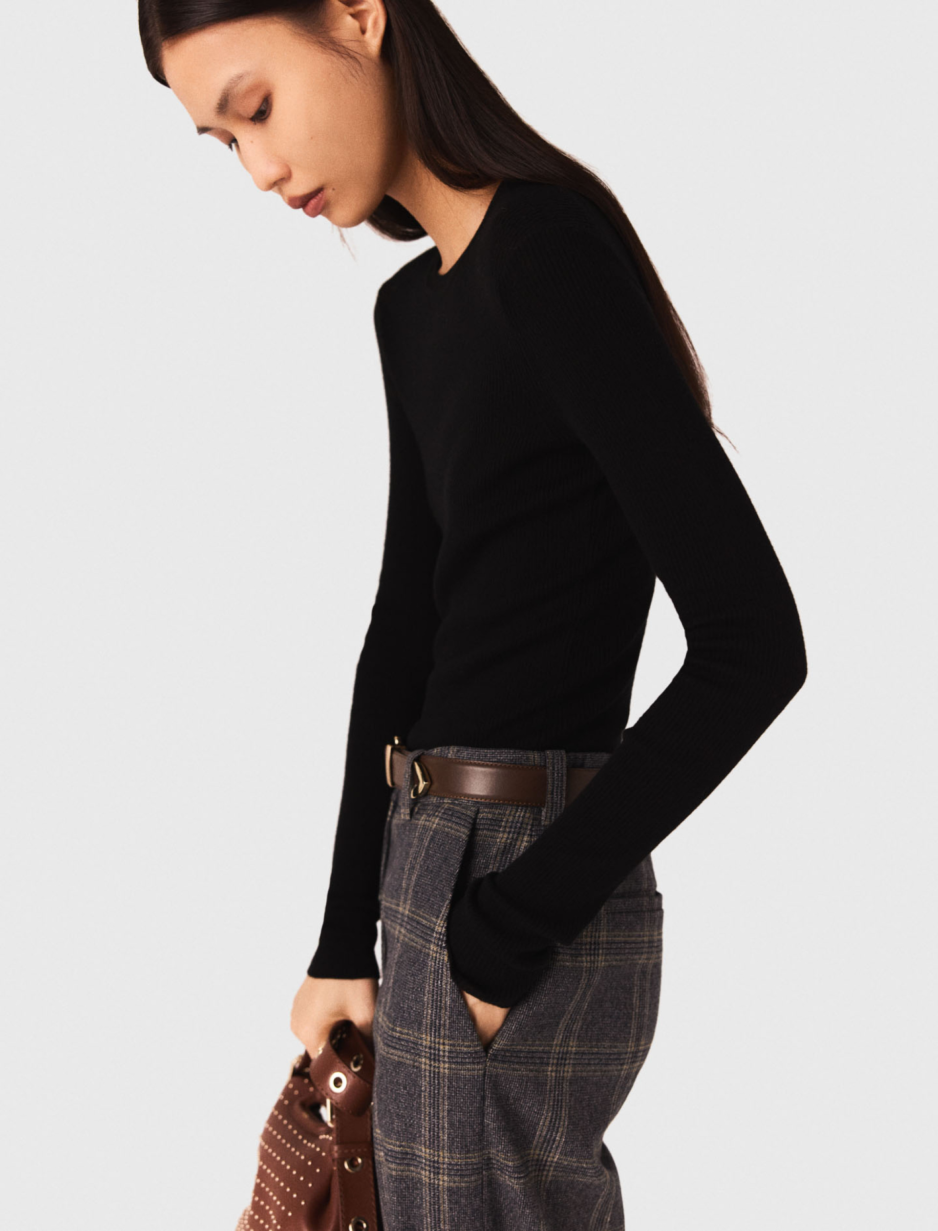 Жіночий чорний джемпер в рубчик Жіночий чорний джемпер в рубчик