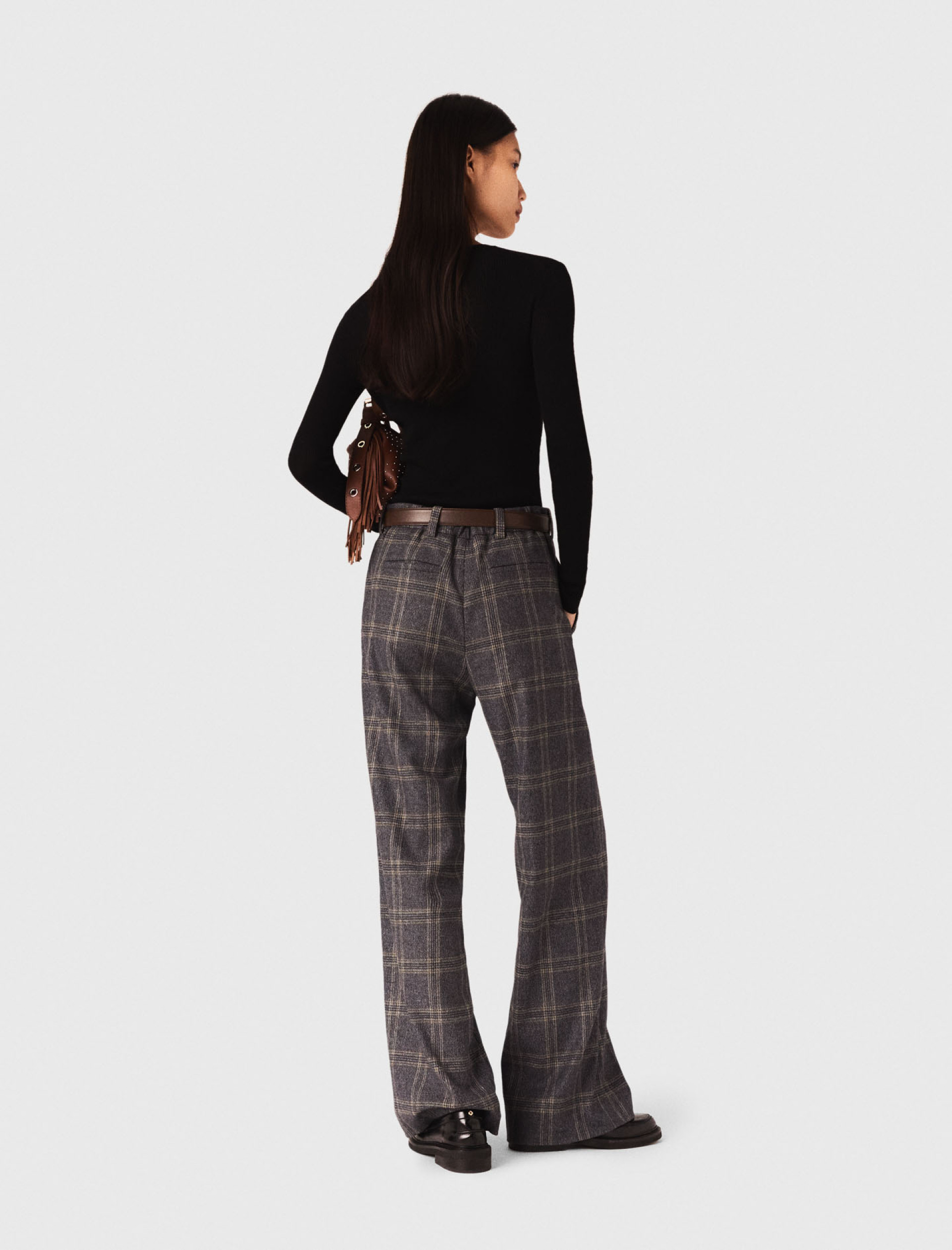 Жіночий чорний джемпер в рубчик Жіночий чорний джемпер в рубчик