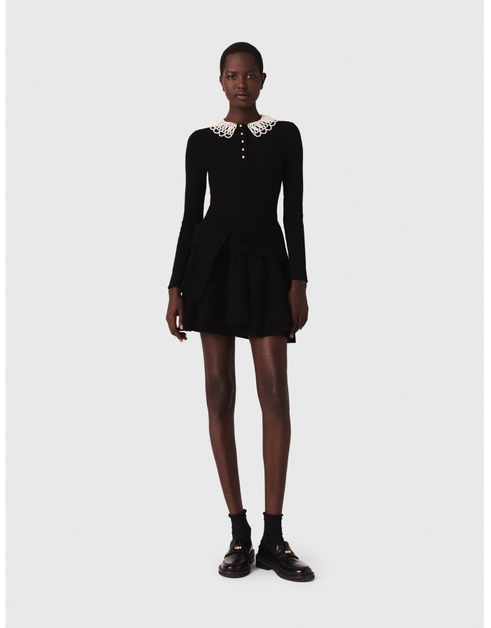 Жіноча трикотажна сукня з коміром з перлів