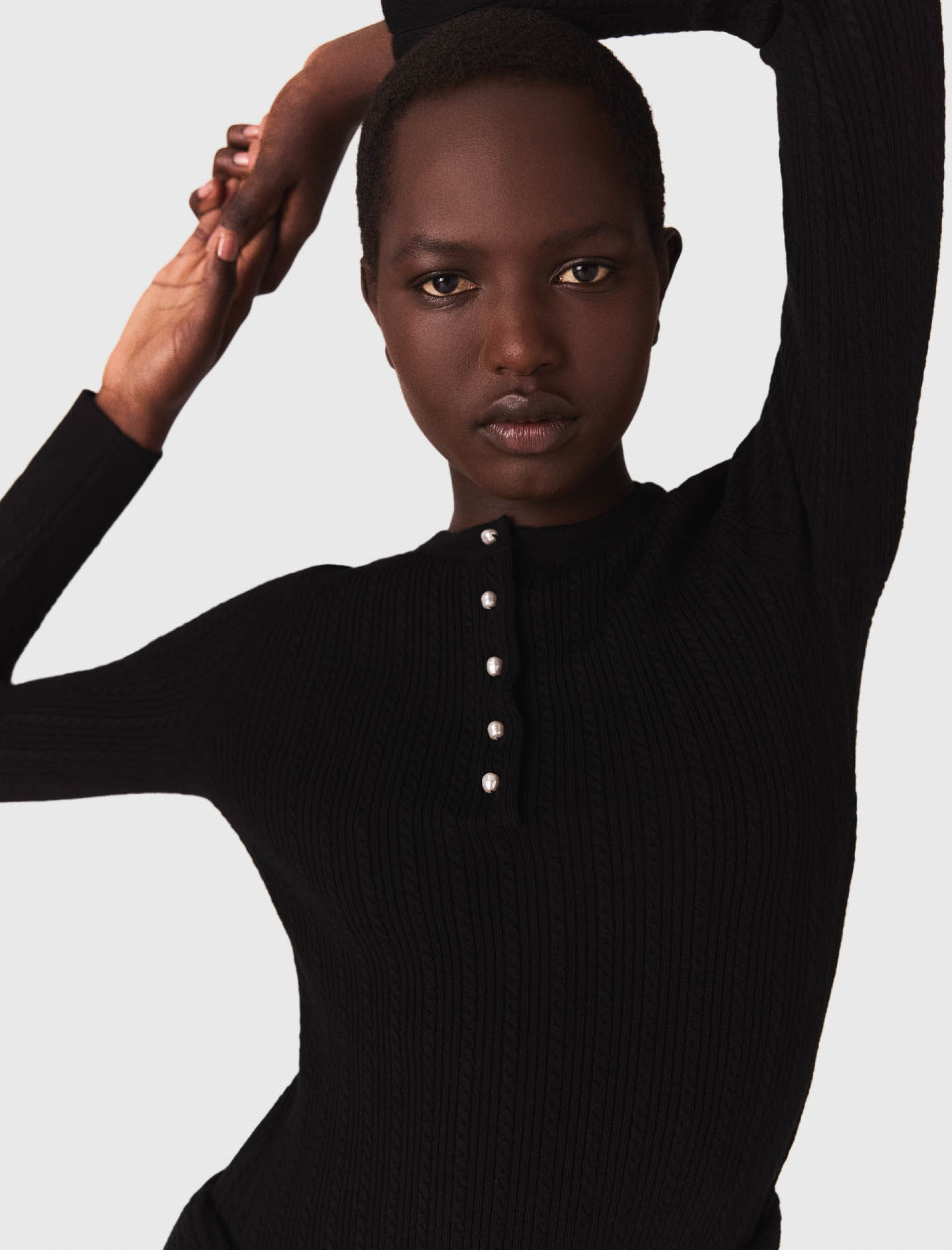 Женское трикотажное платье с воротником из жемчуга