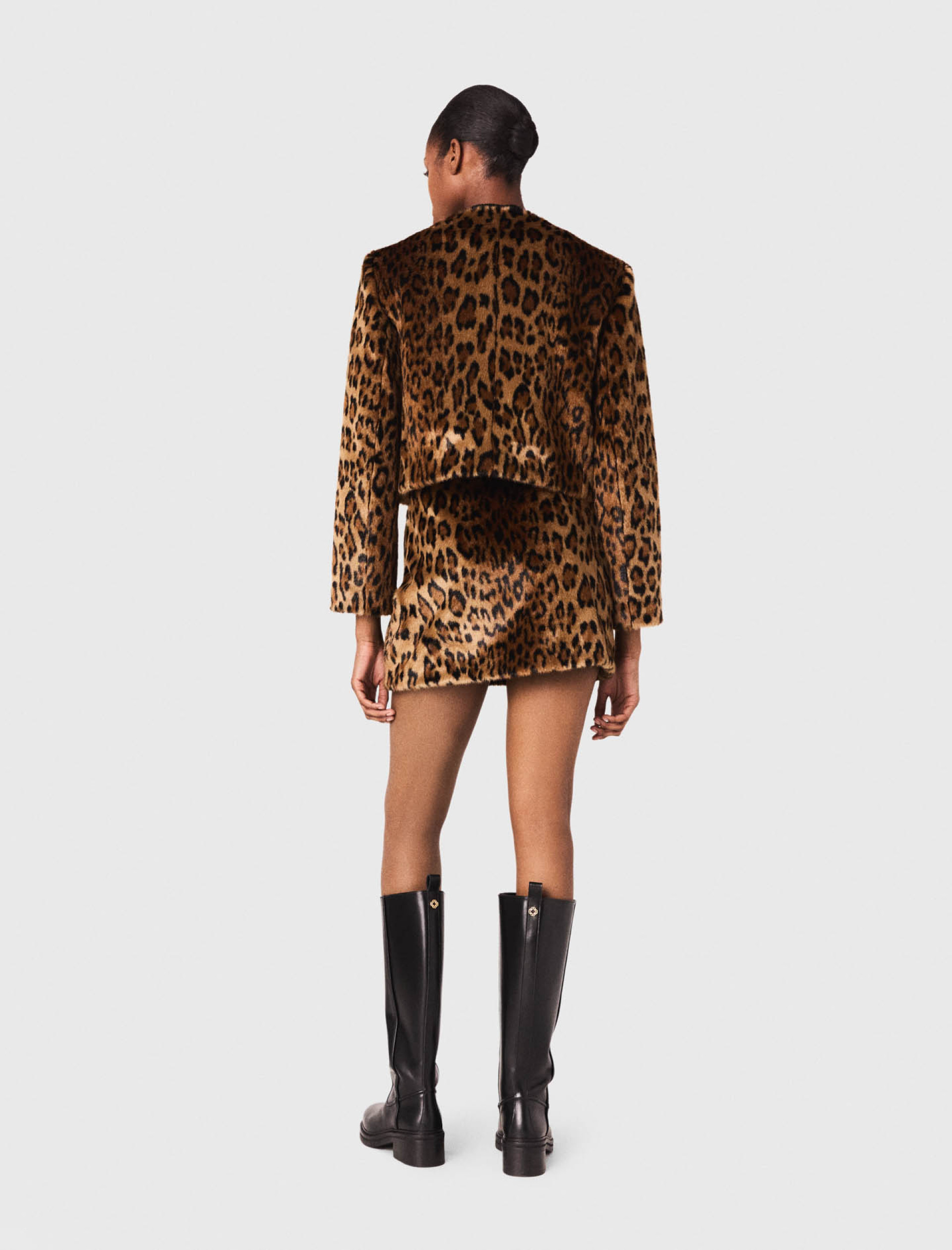 Жіноча куртка з леопардовим принтом Жіноча куртка з леопардовим принтом