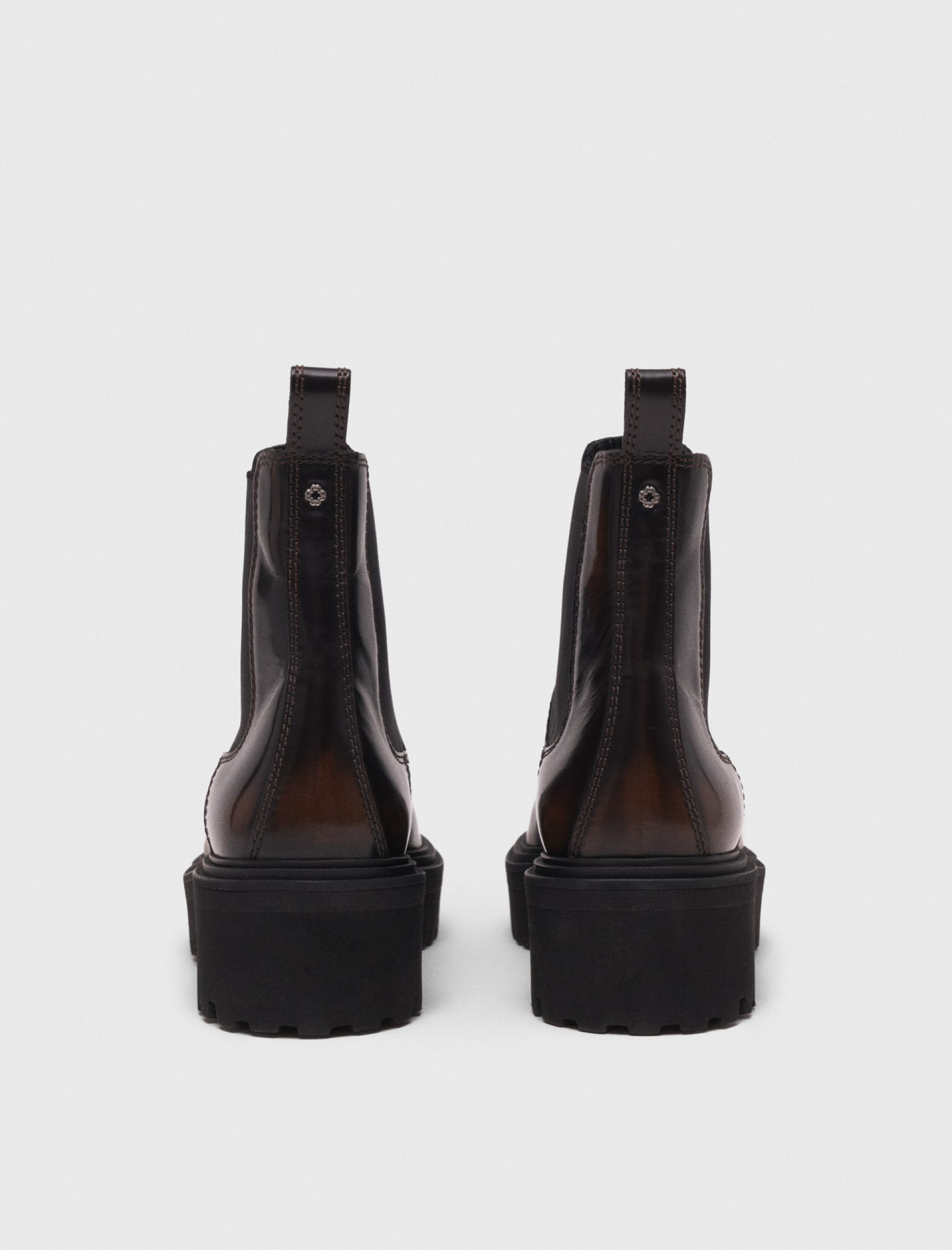 Жіночі коричневі черевики челсі