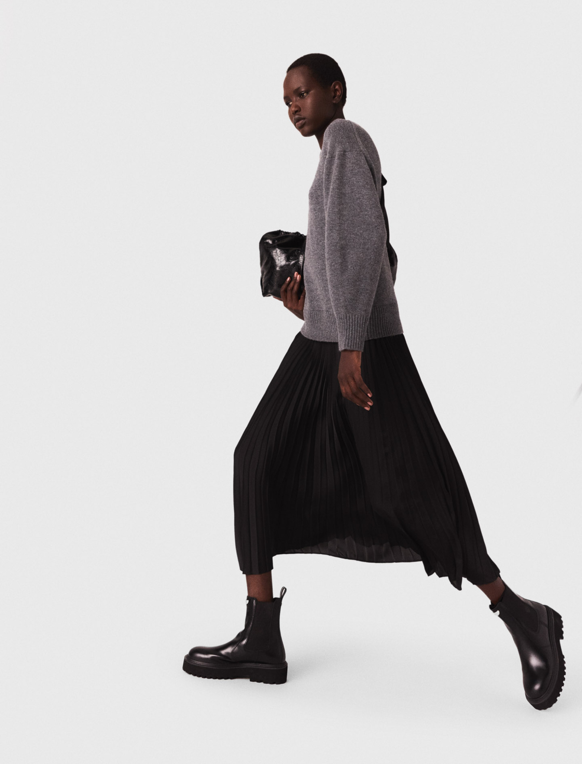 Жіноча сукня-светр з плісированою спідницею