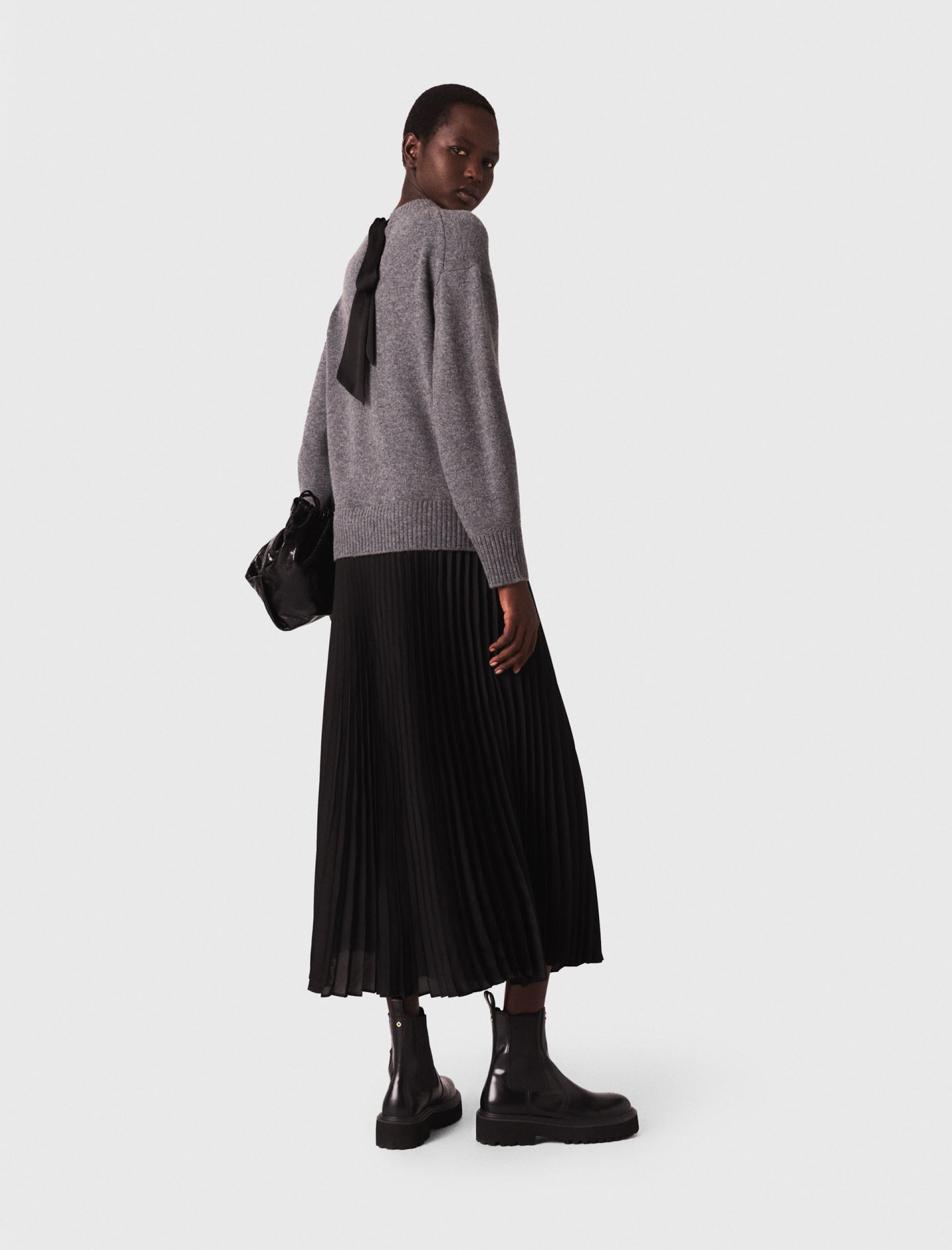 Жіноча сукня-светр з плісированою спідницею