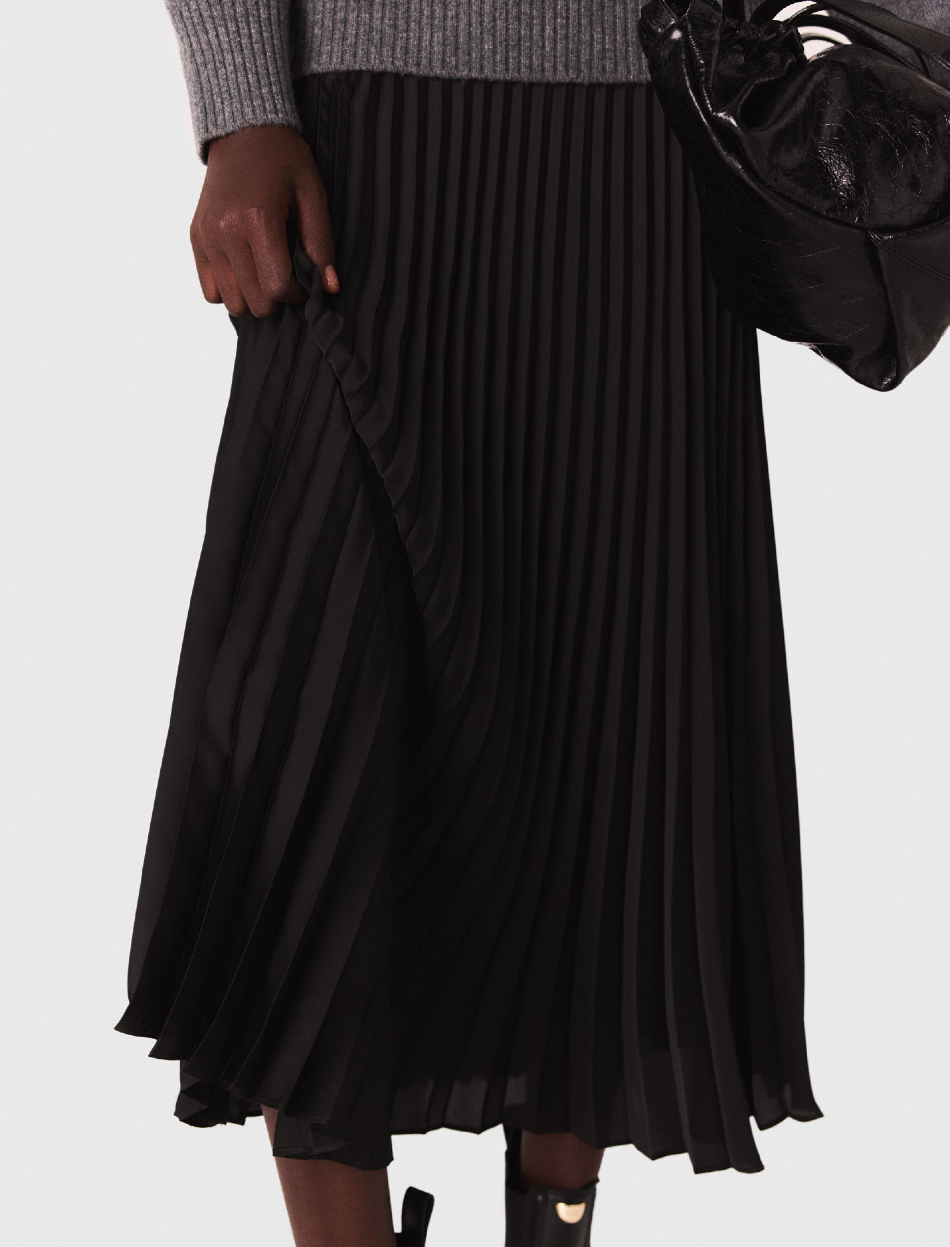 Жіноча сукня-светр з плісированою спідницею