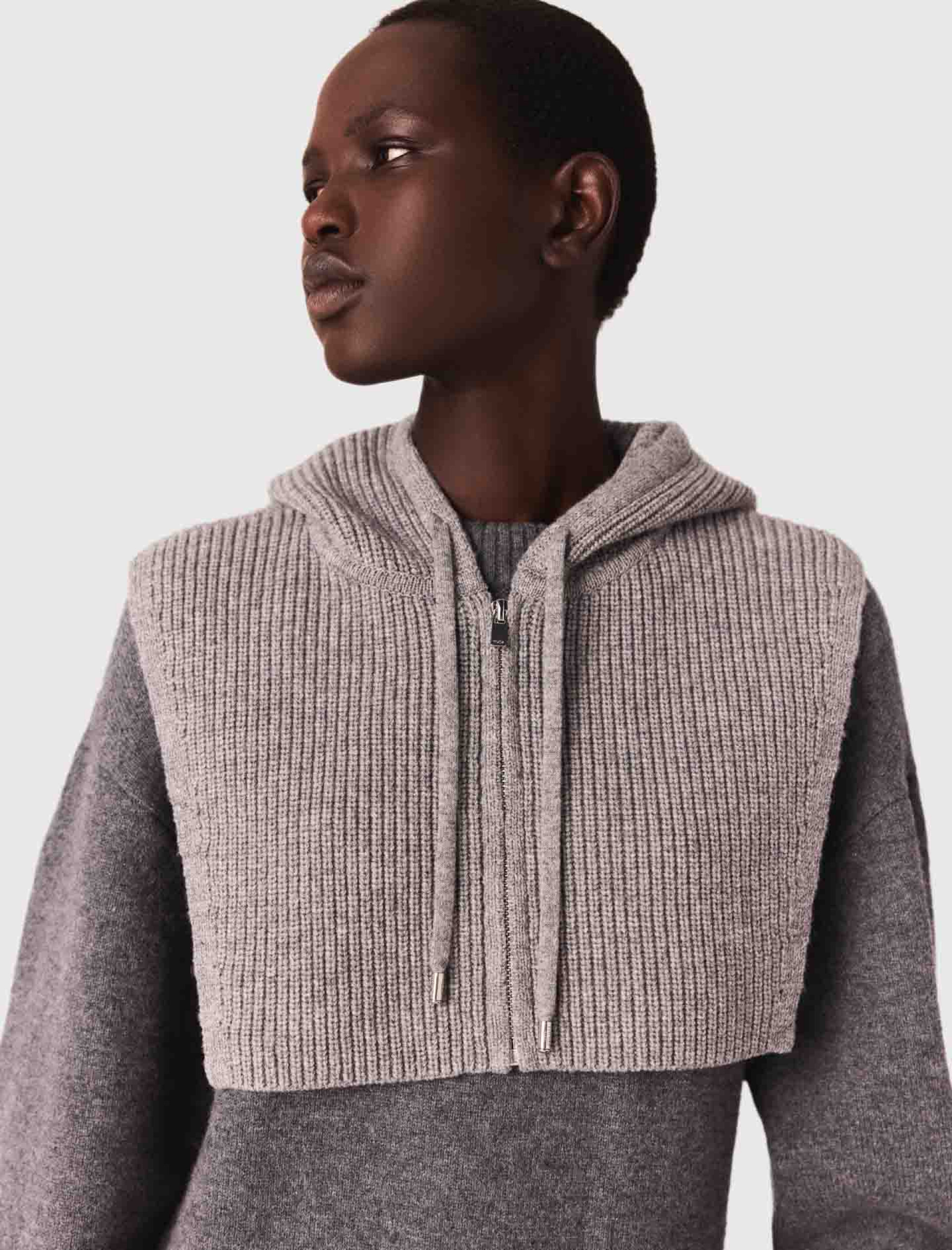 Жіноча сукня-светр з плісированою спідницею