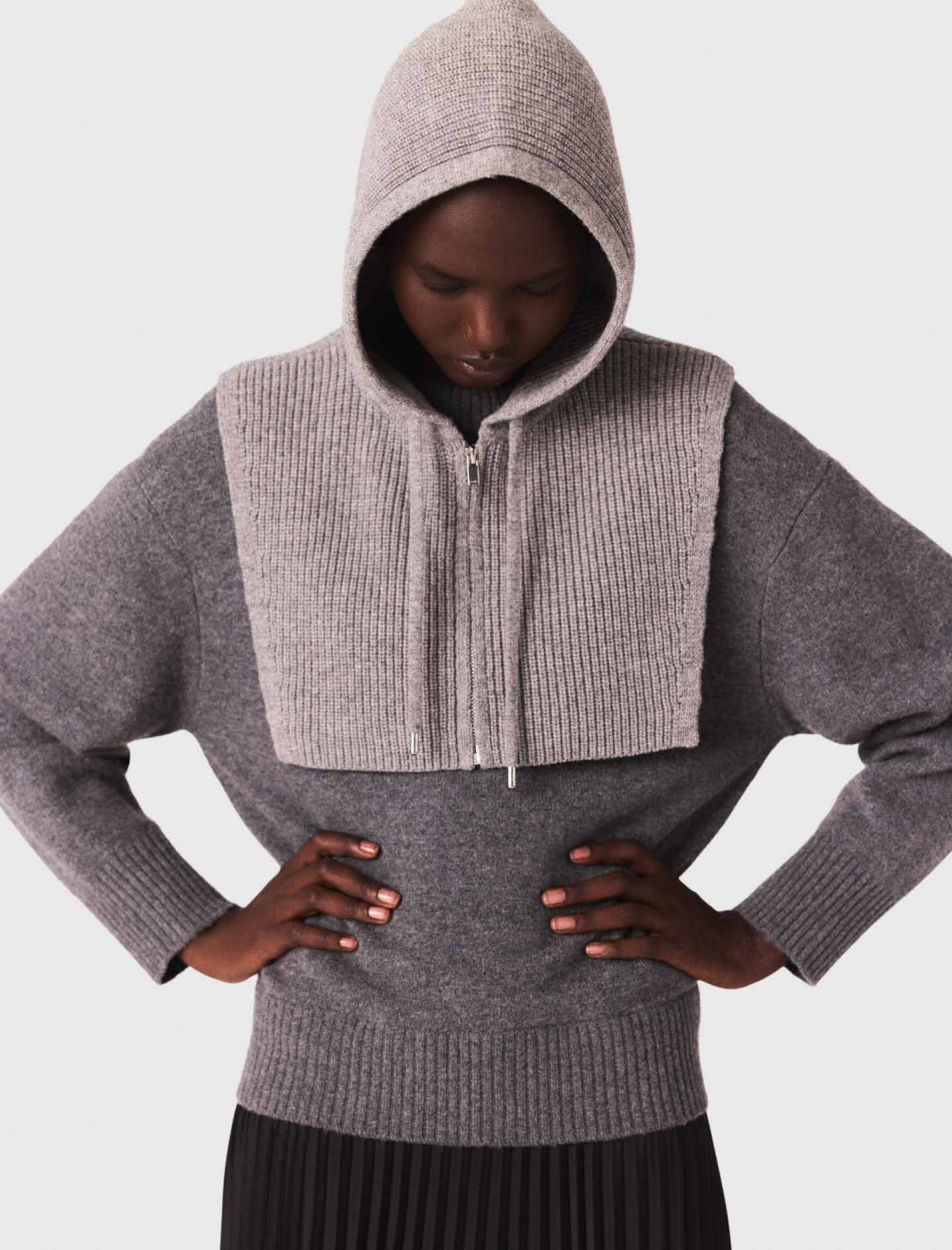 Жіноча сукня-светр з плісированою спідницею