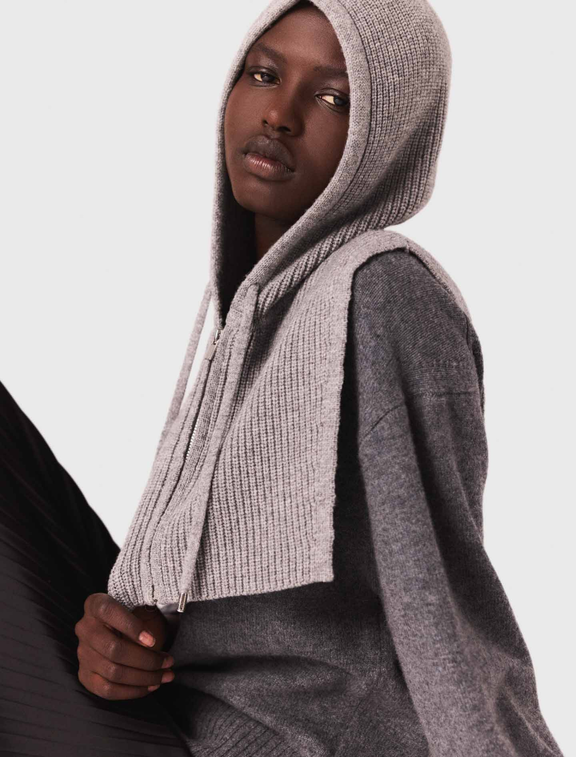 Жіноча сукня-светр з плісированою спідницею