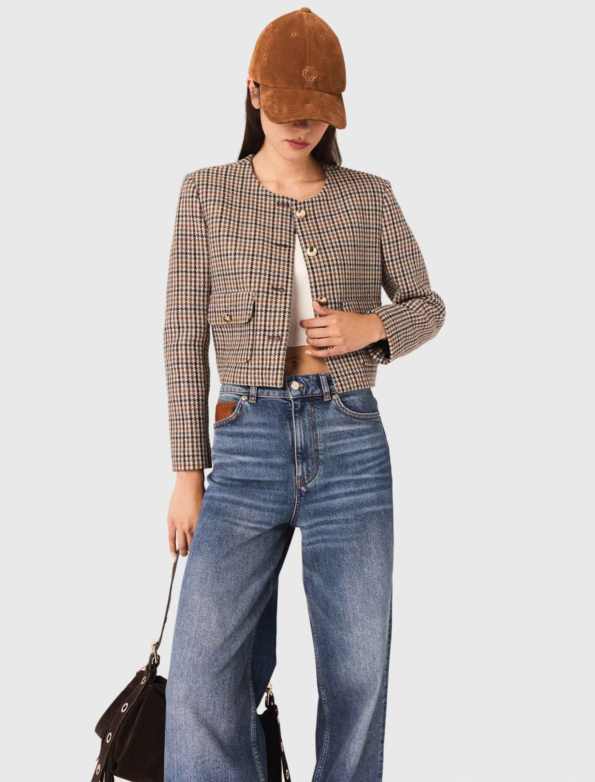 Женский короткий клетчатый жакет