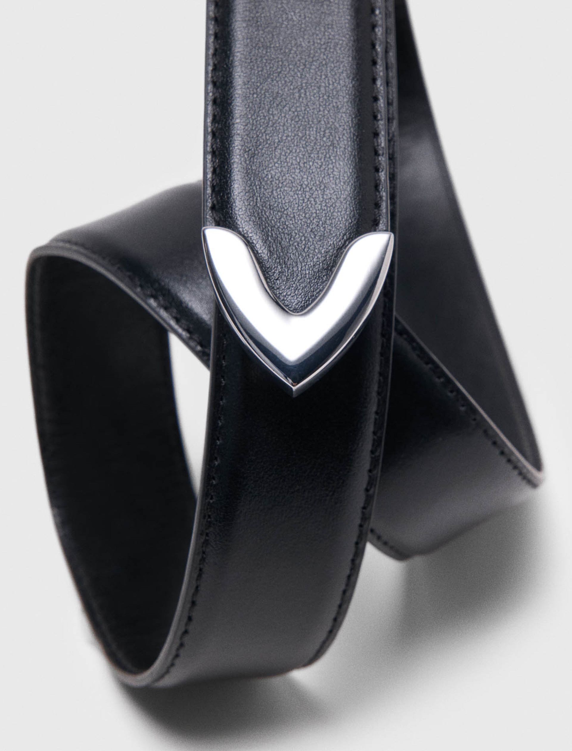 Жіночий чорний ремінь з гладкої шкіри Жіночий чорний ремінь з гладкої шкіри