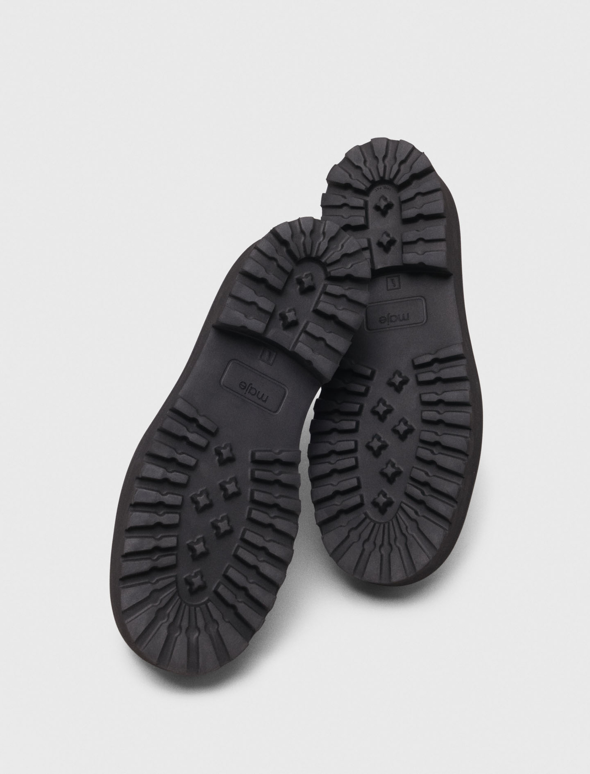 Женские черные ботинки челси