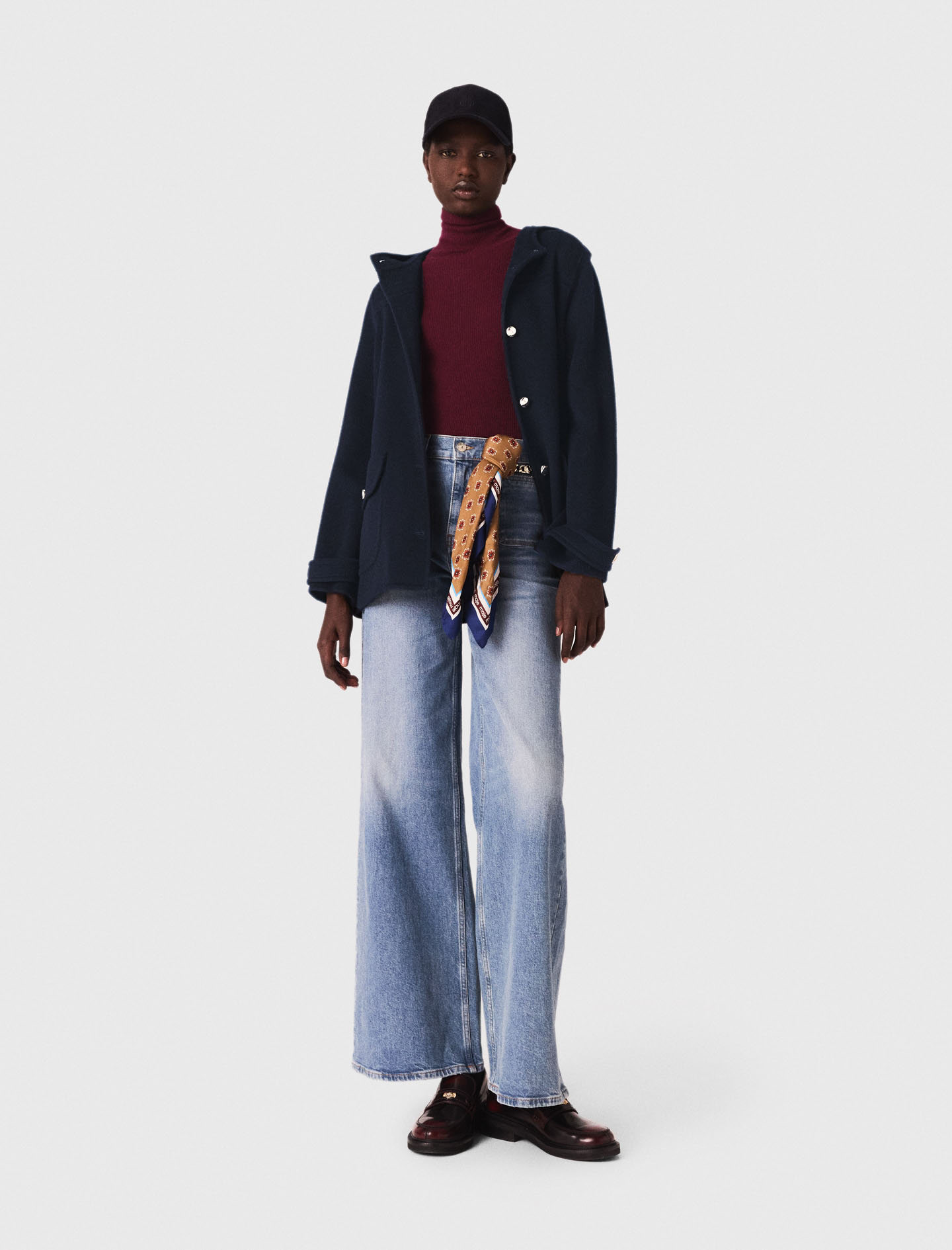 Жіноча вовняна куртка з капюшоном