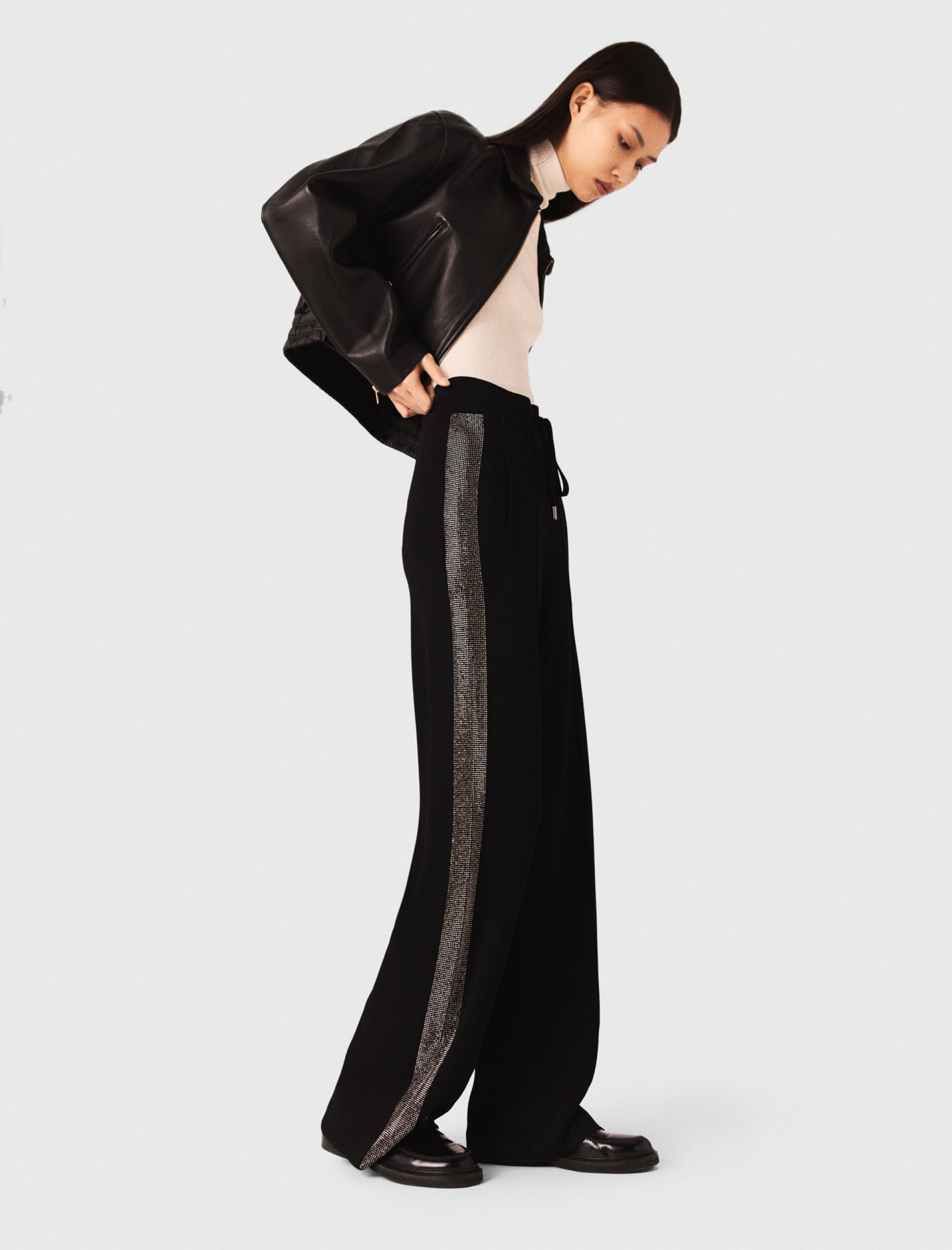 Женские брюки с лампасами из стразов