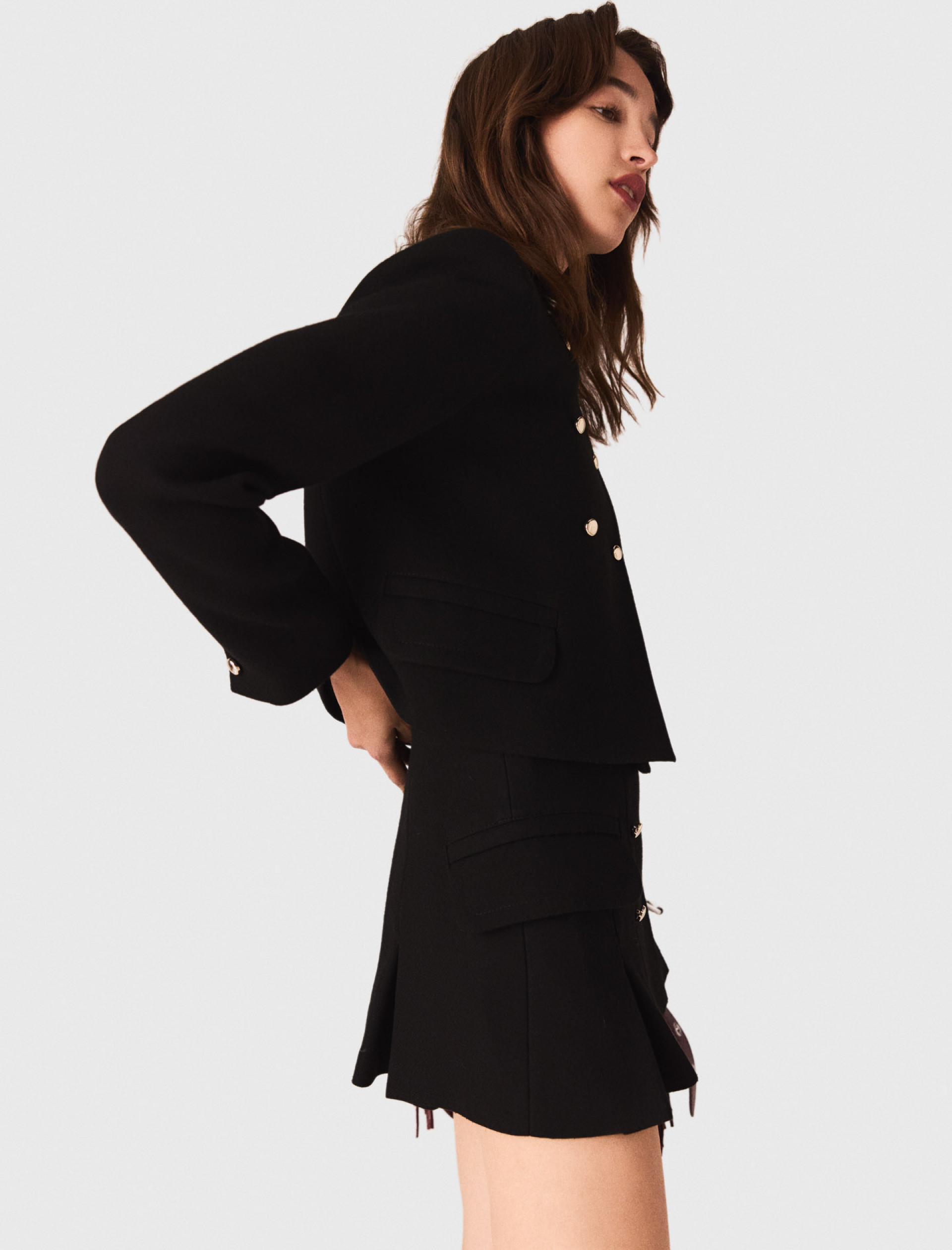 Женский укороченный двубортный жакет Женский укороченный двубортный жакет