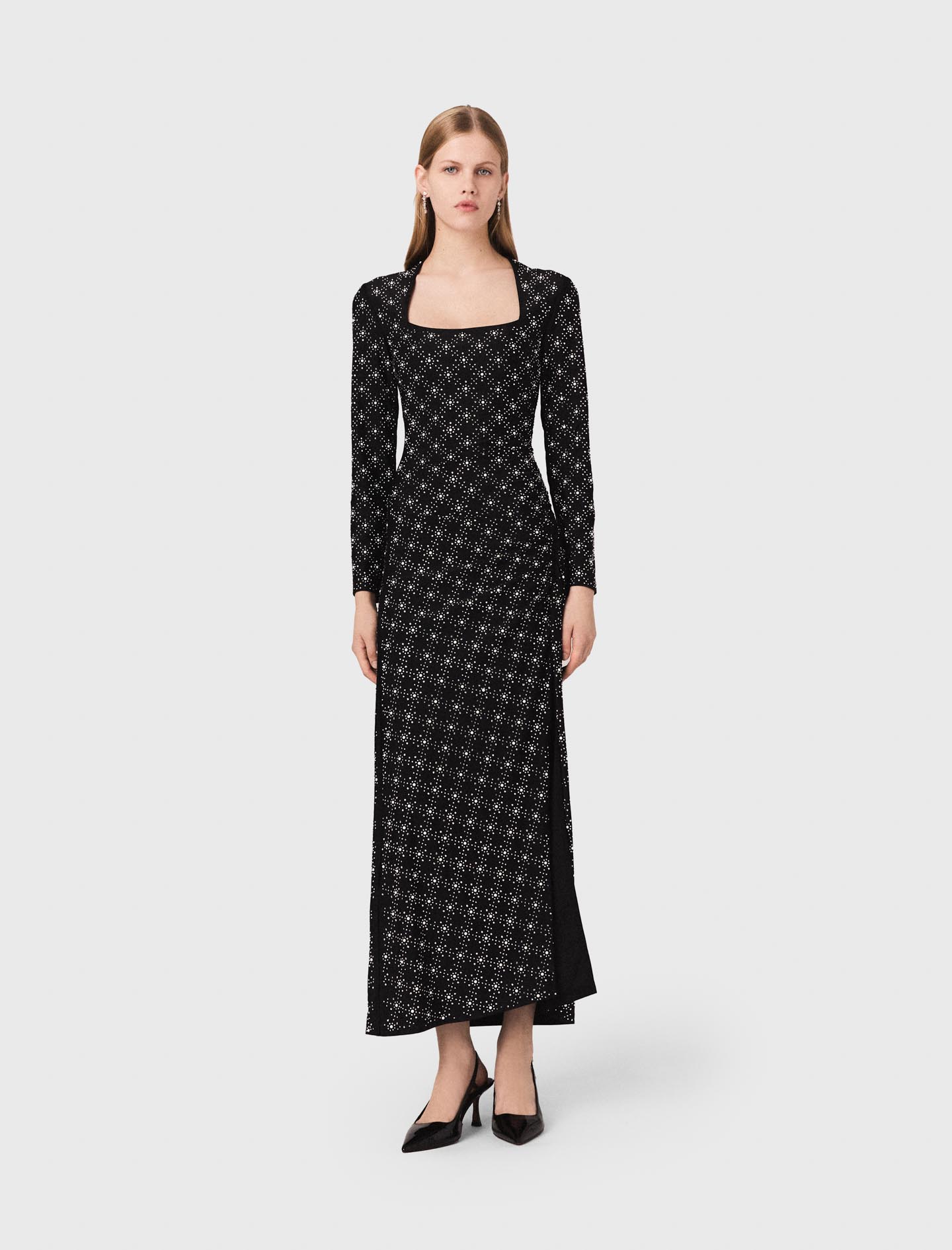 Жіноча довга сукня з перлами та стразами