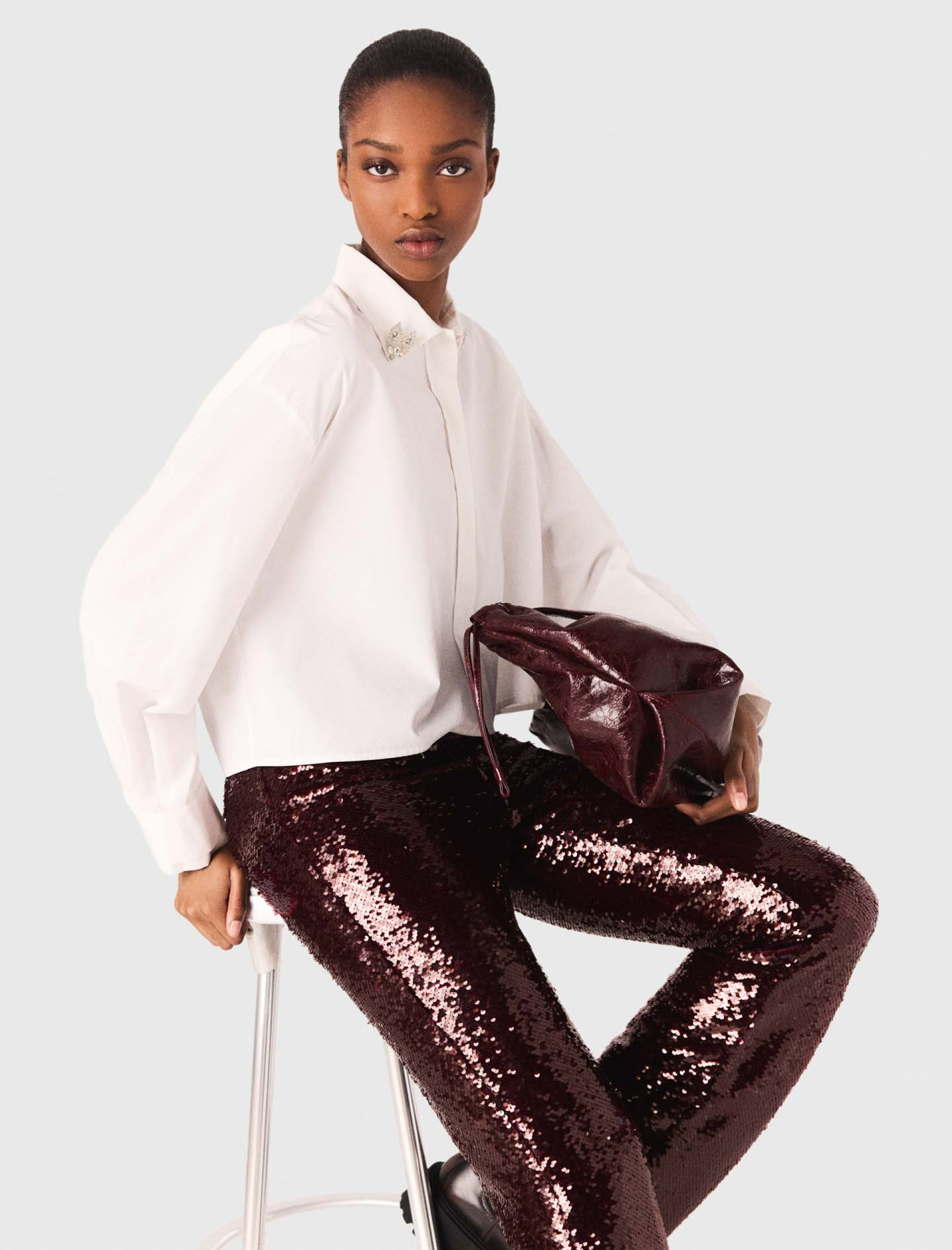 Женская рубашка с деталями из страз