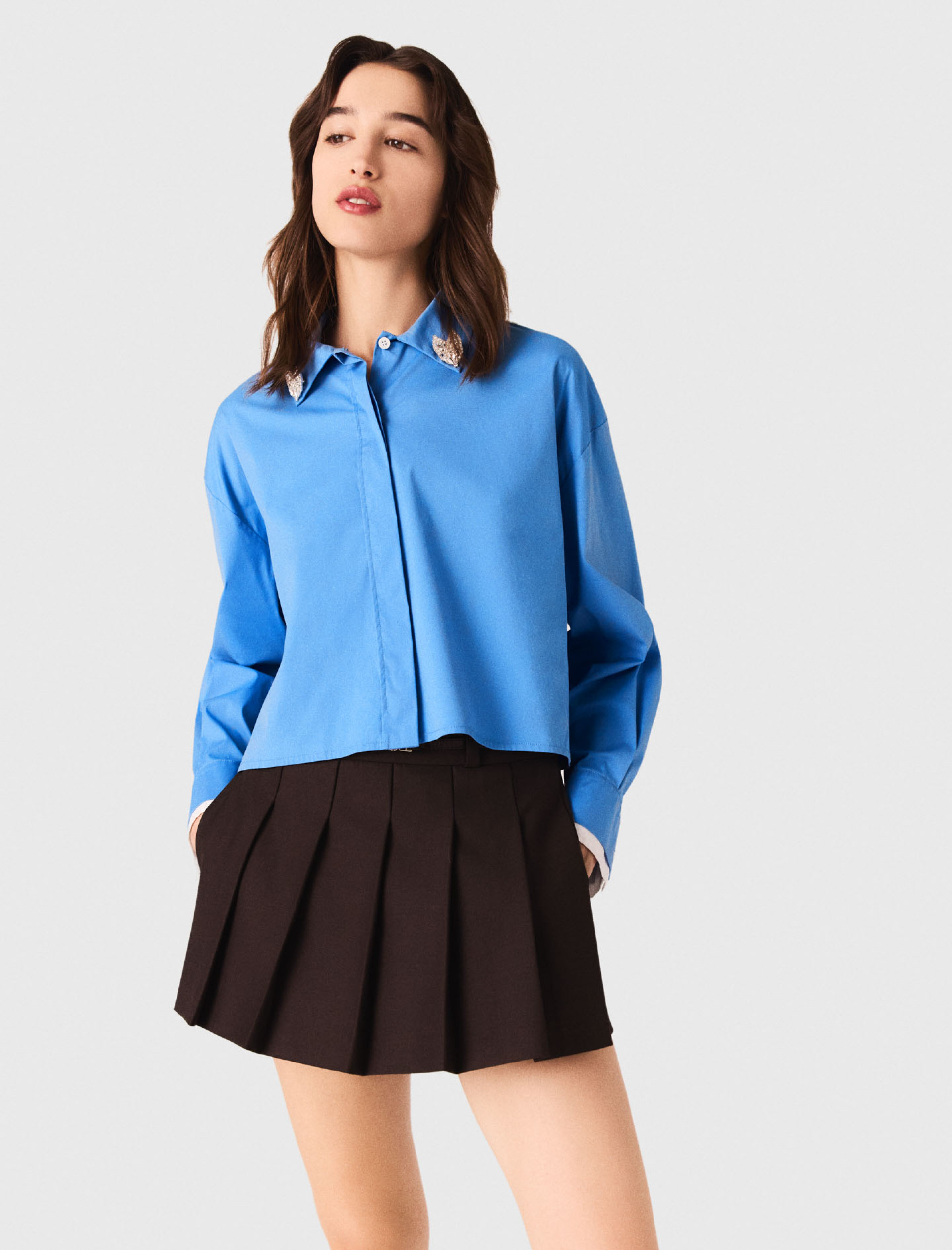 Жіноча сорочка зі з'ємними брошками