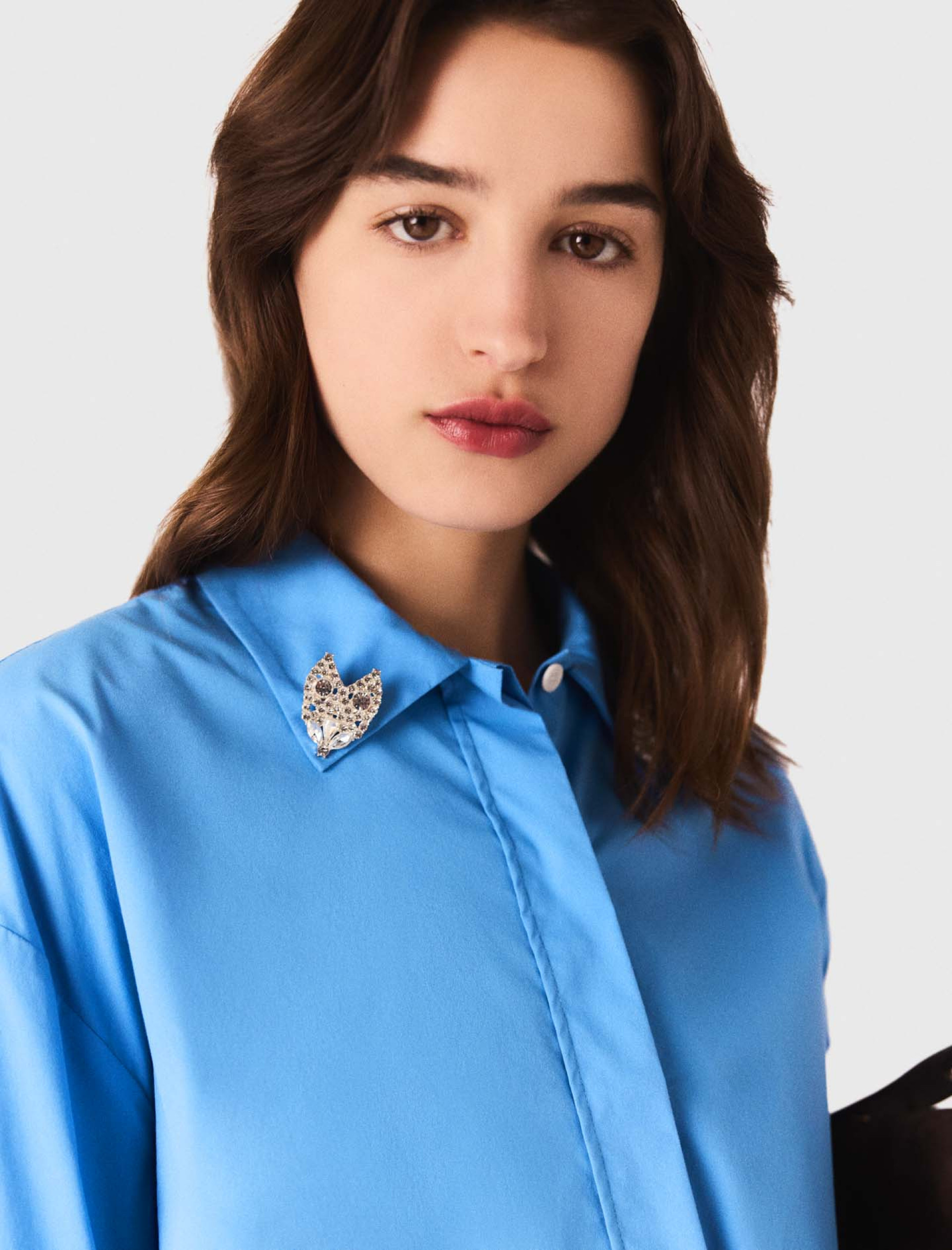 Жіноча сорочка зі з'ємними брошками