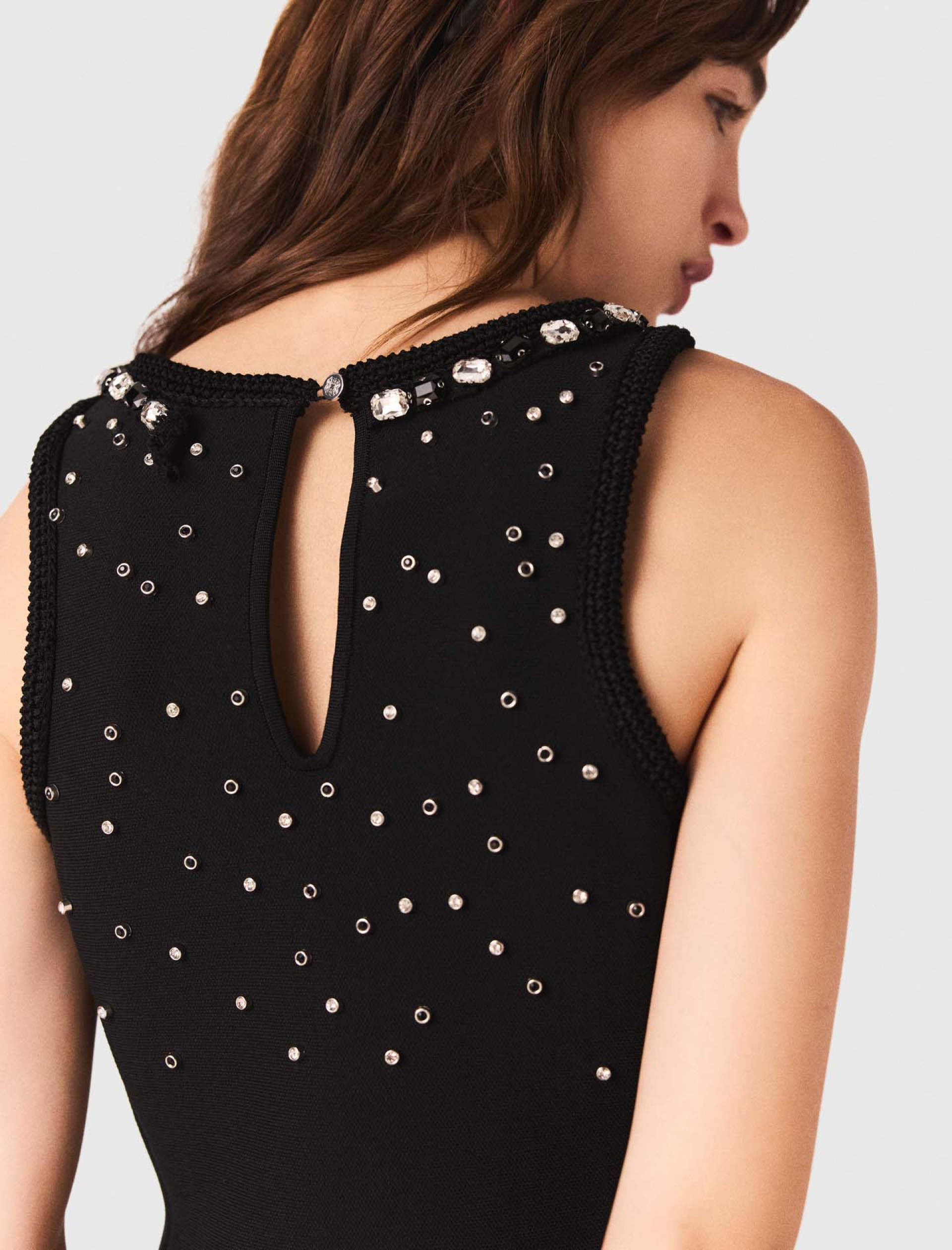 Жіноча трикотажна сукня з заклепками та стразами