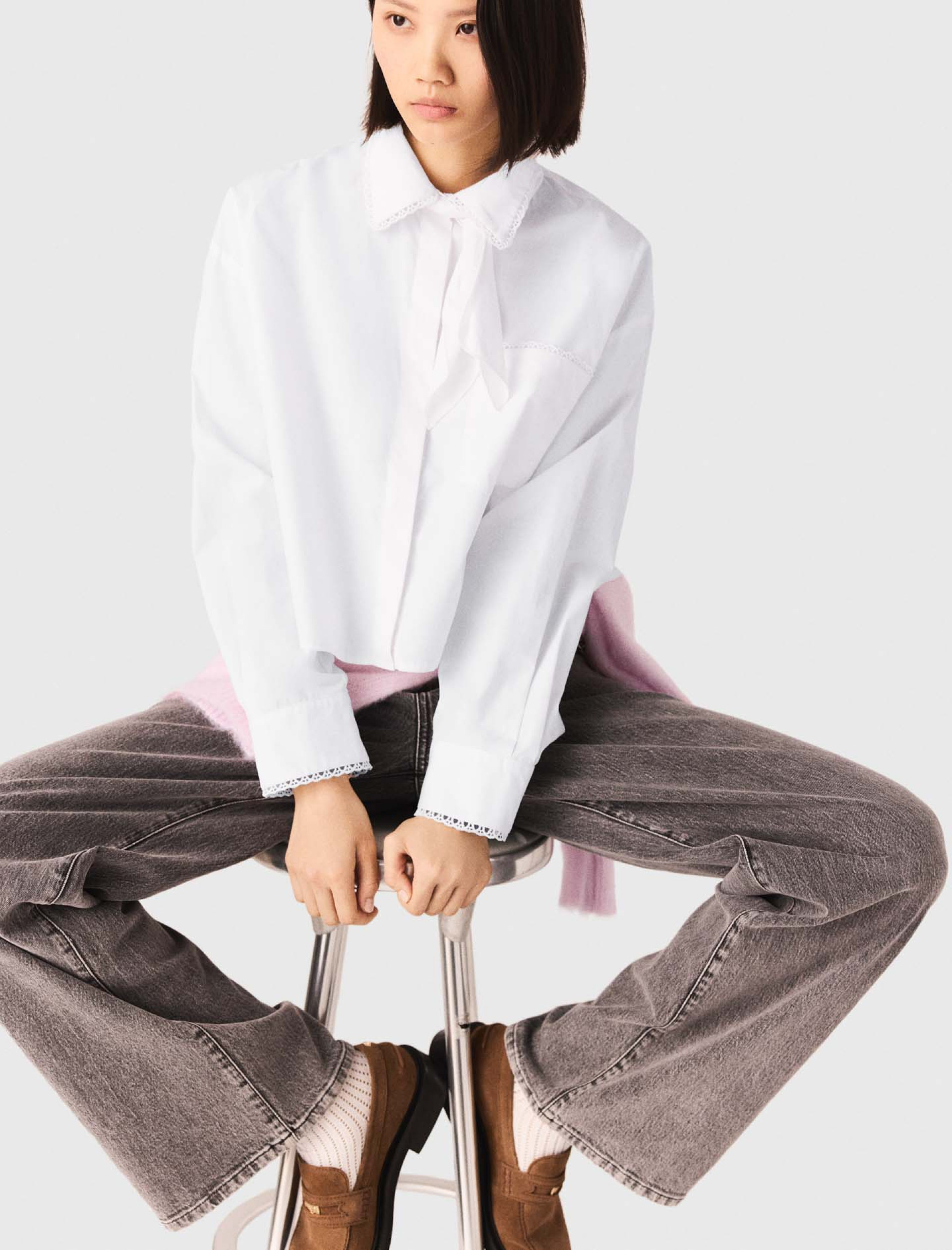 Женская рубашка с плетеной отделкой Женская рубашка с плетеной отделкой