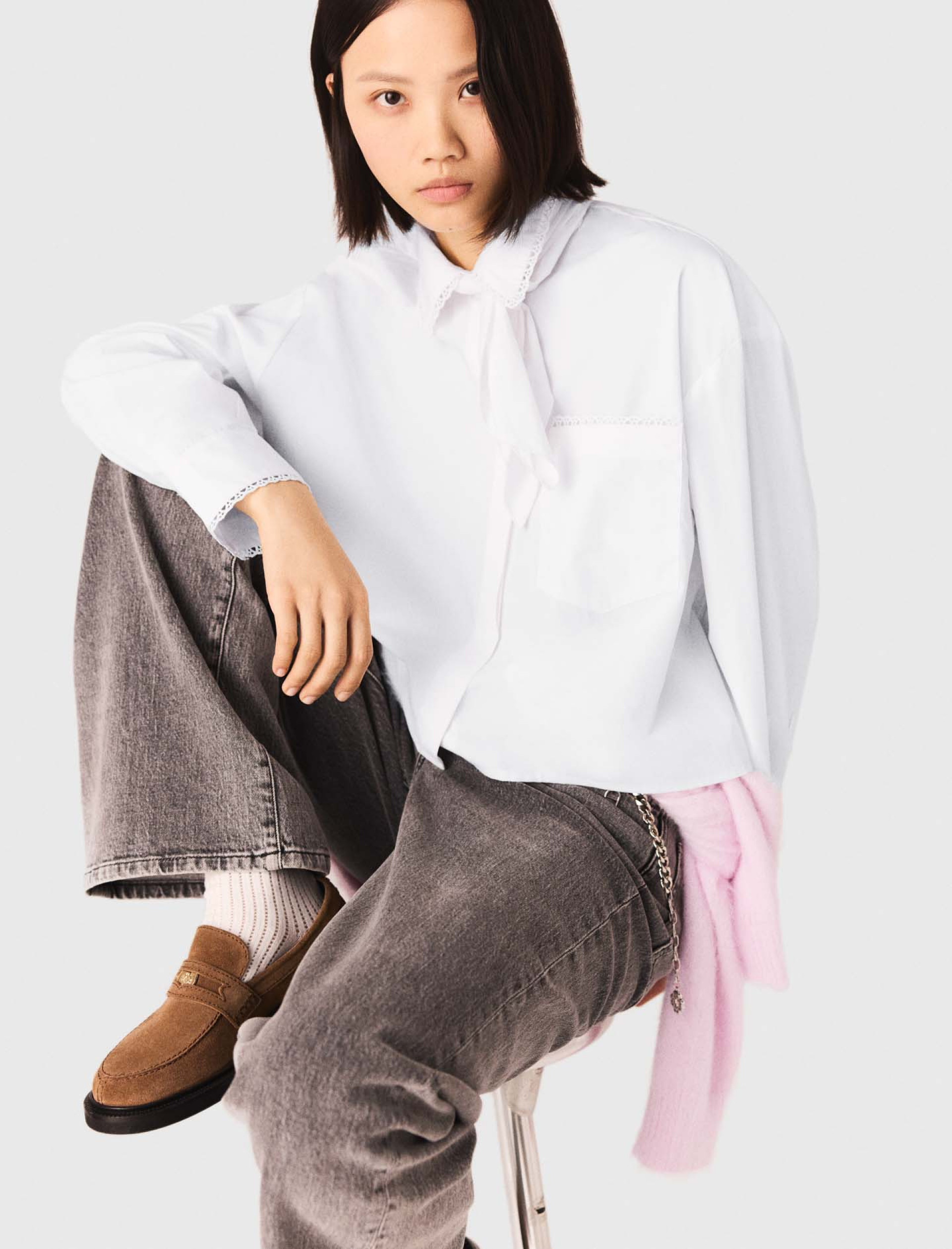 Женская рубашка с плетеной отделкой Женская рубашка с плетеной отделкой