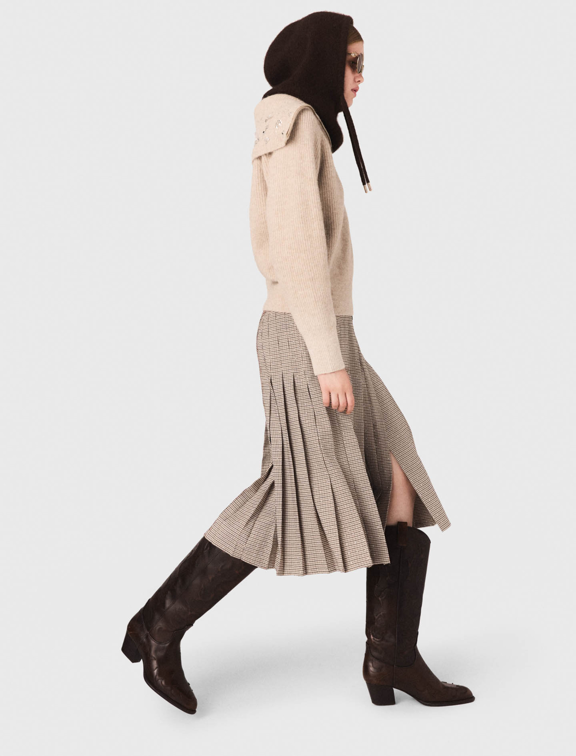 Жіночий светр зі стразами та коміром-блискавкою Жіночий светр зі стразами та коміром-блискавкою