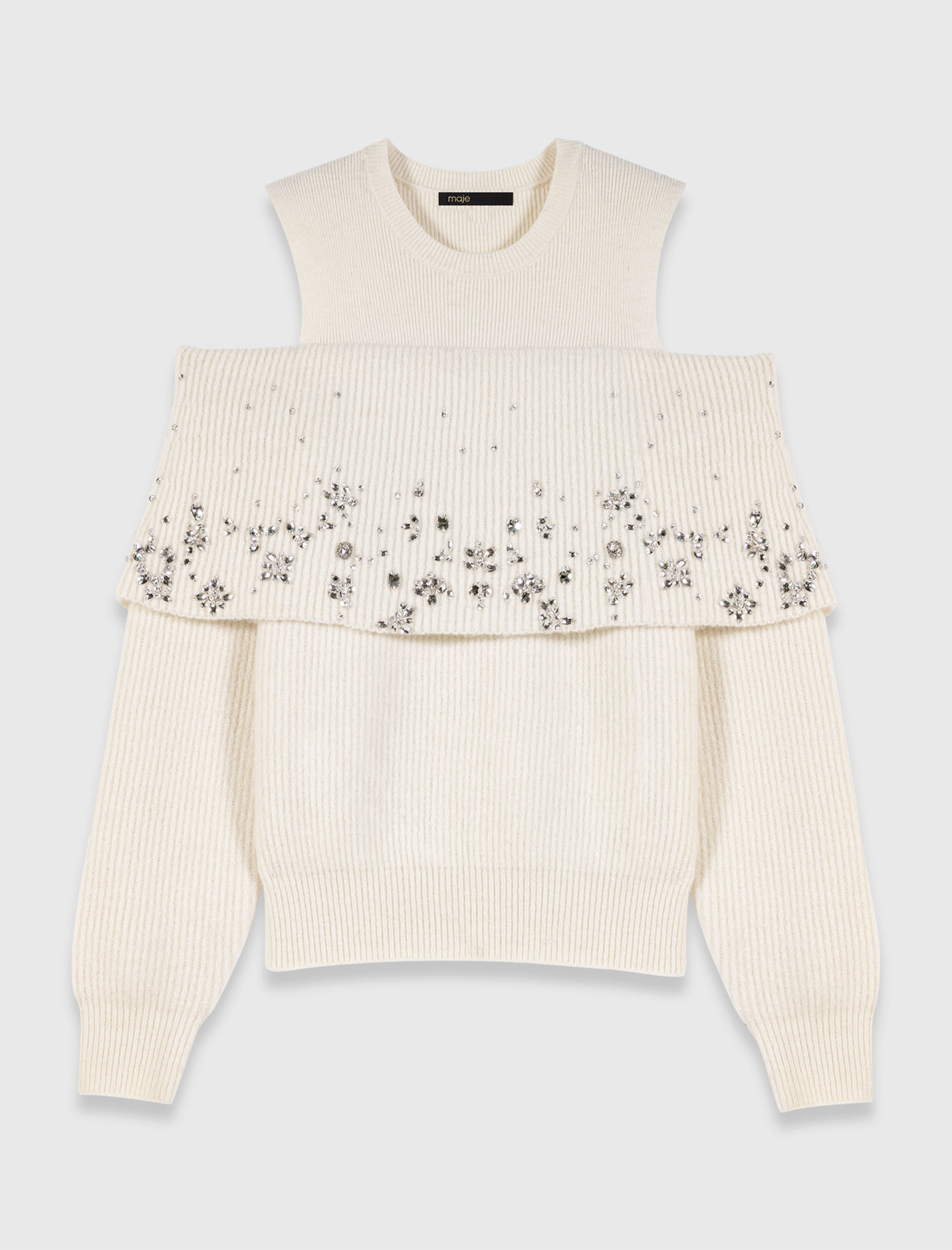 Женский свитер с открытыми плечами и стразами