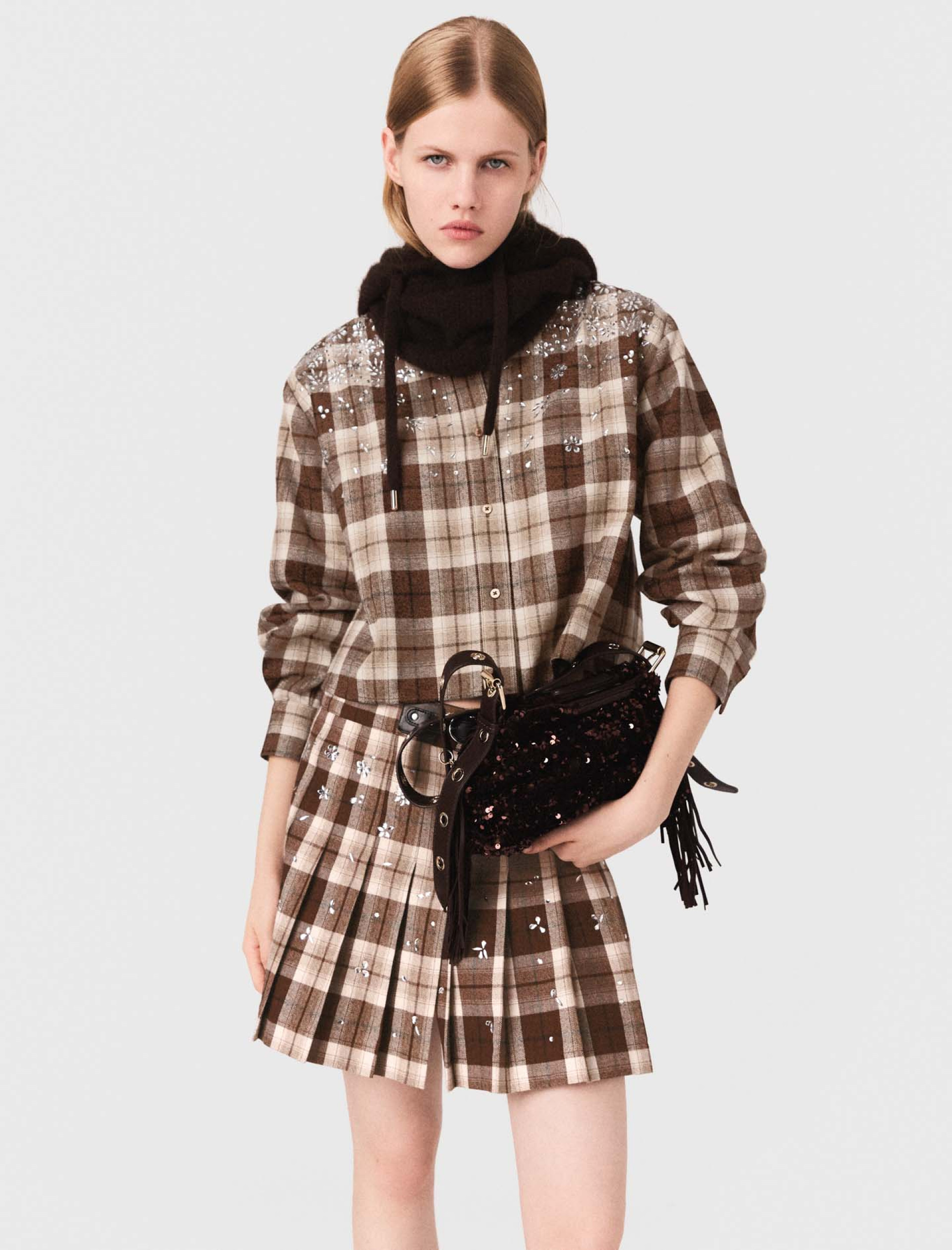 Женская рубашка в клетку со стразами