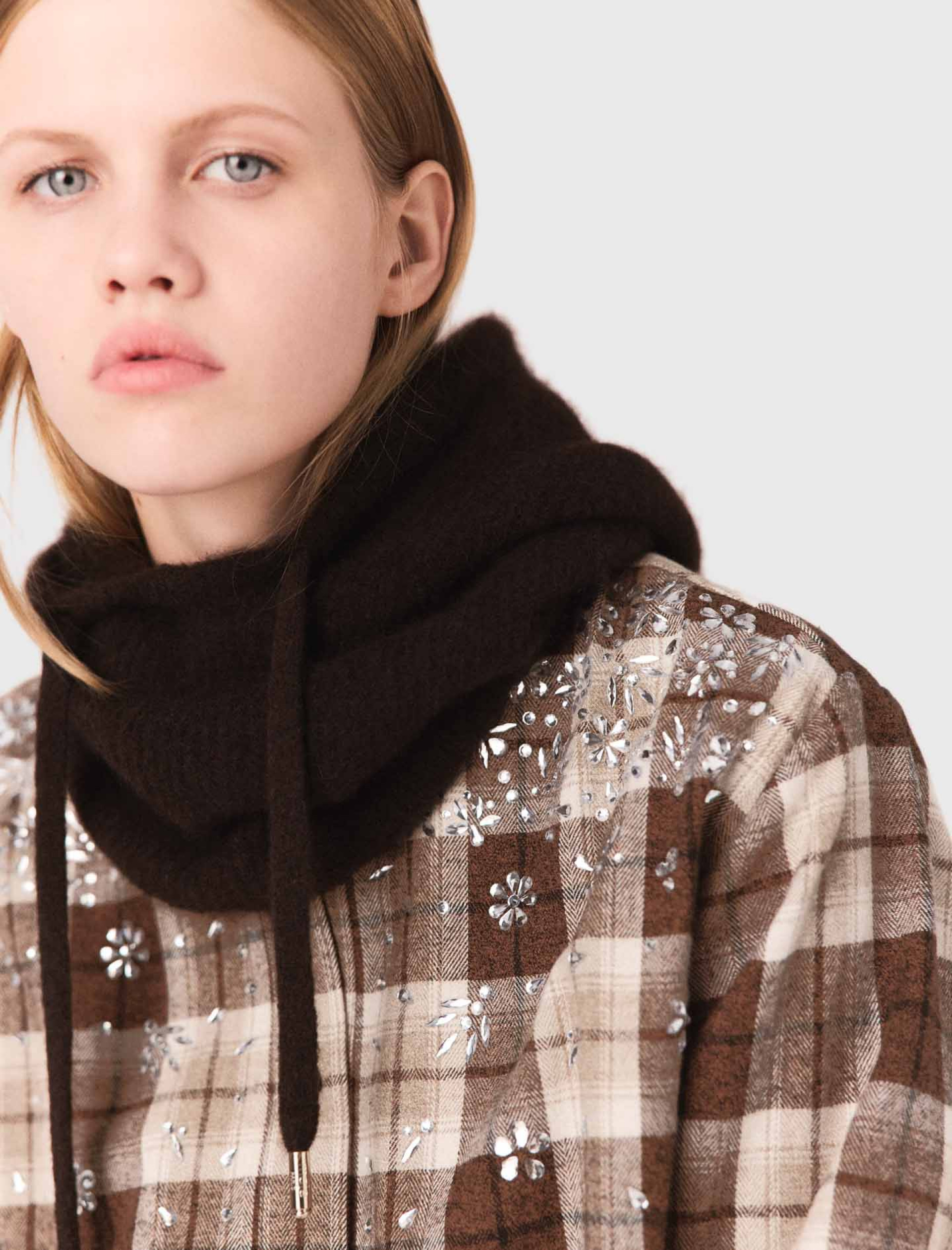 Женская рубашка в клетку со стразами