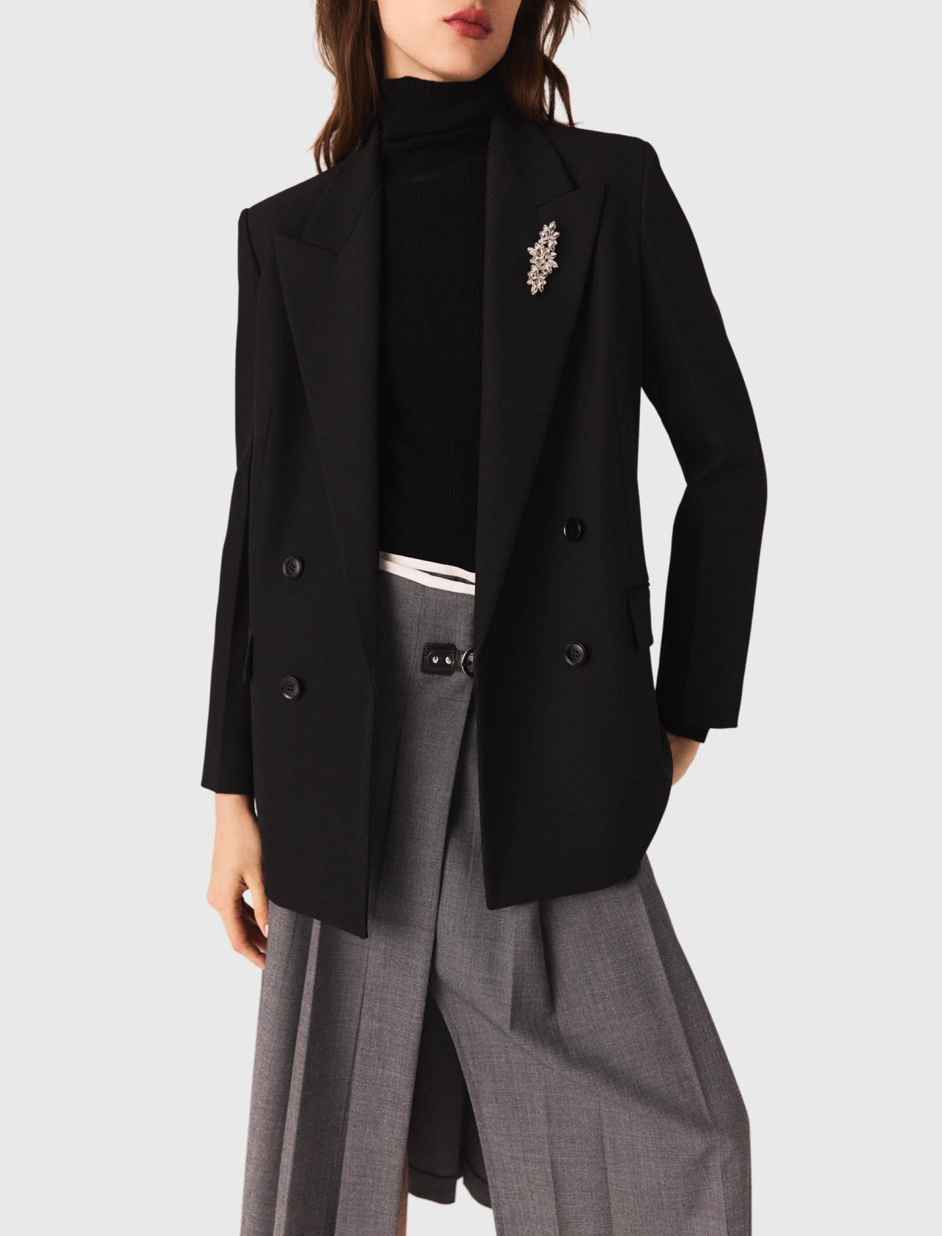 Жіночий чорний двобортний жакет